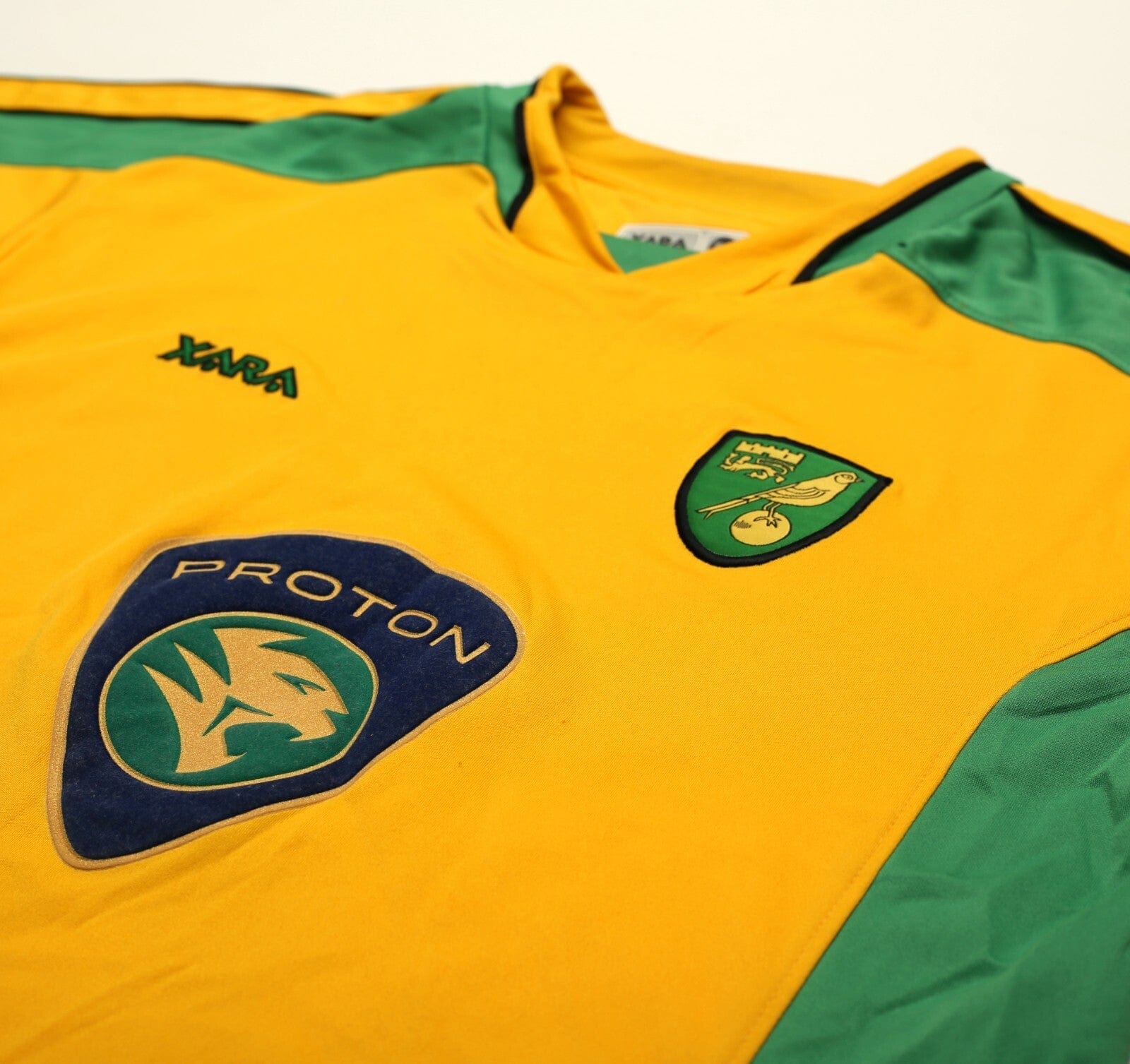 2004/05 ASHTON #36 Norwich City Vintage XARA Home Football Shirt (M)