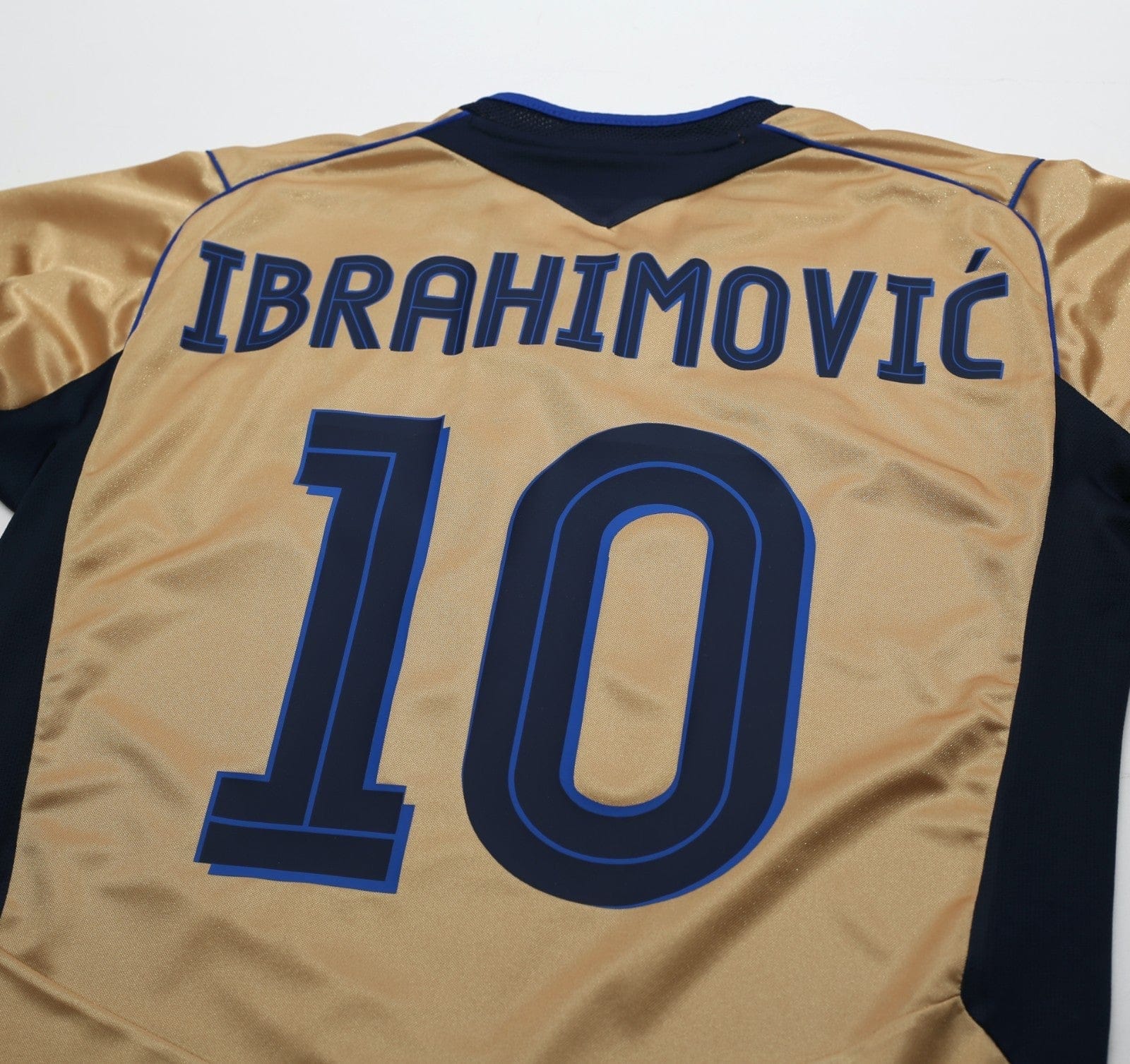 2004/05 IBRAHIMOVIC #10 Sweden Vintage Umbro Centenary Football Shirt (M/L)