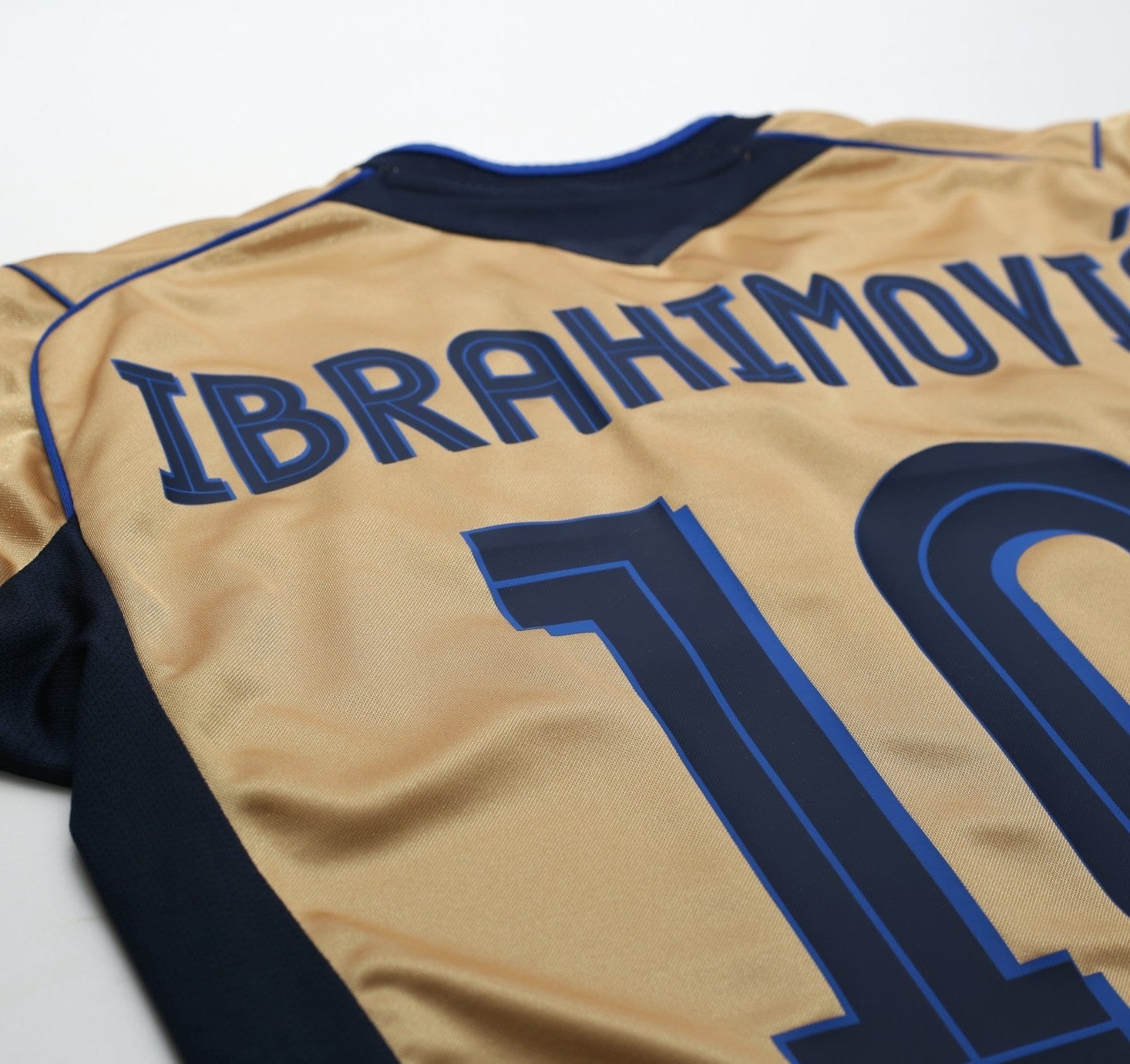 2004/05 IBRAHIMOVIC #10 Sweden Vintage Umbro Centenary Football Shirt (M/L)