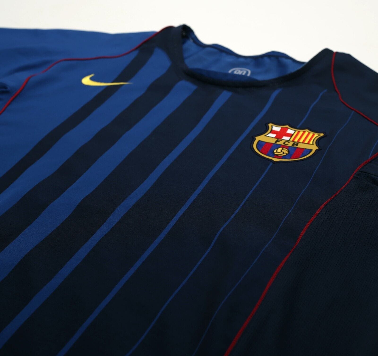 2004/05 RONALDINHO #10 Barcelona Vintage Nike Away Football Shirt (XL)