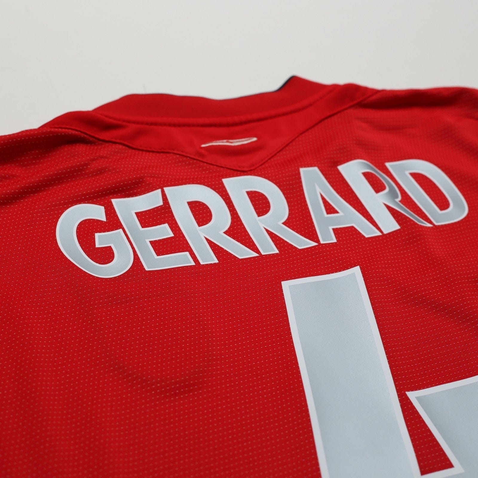2004/06 Gerrard #4 England Vintage Umbro Away Football Shirt (L) EURO 2004