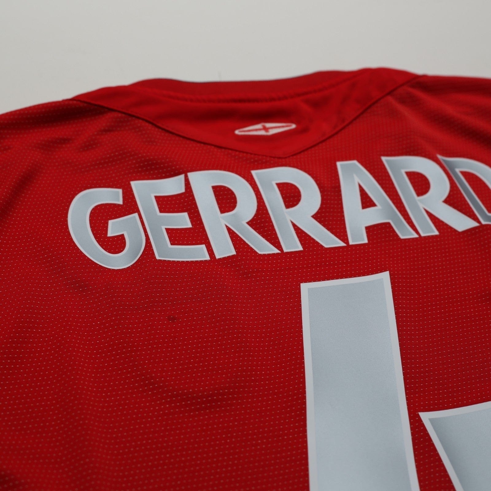 2004/06 Gerrard #4 England Vintage Umbro Away Football Shirt (L) EURO 2004