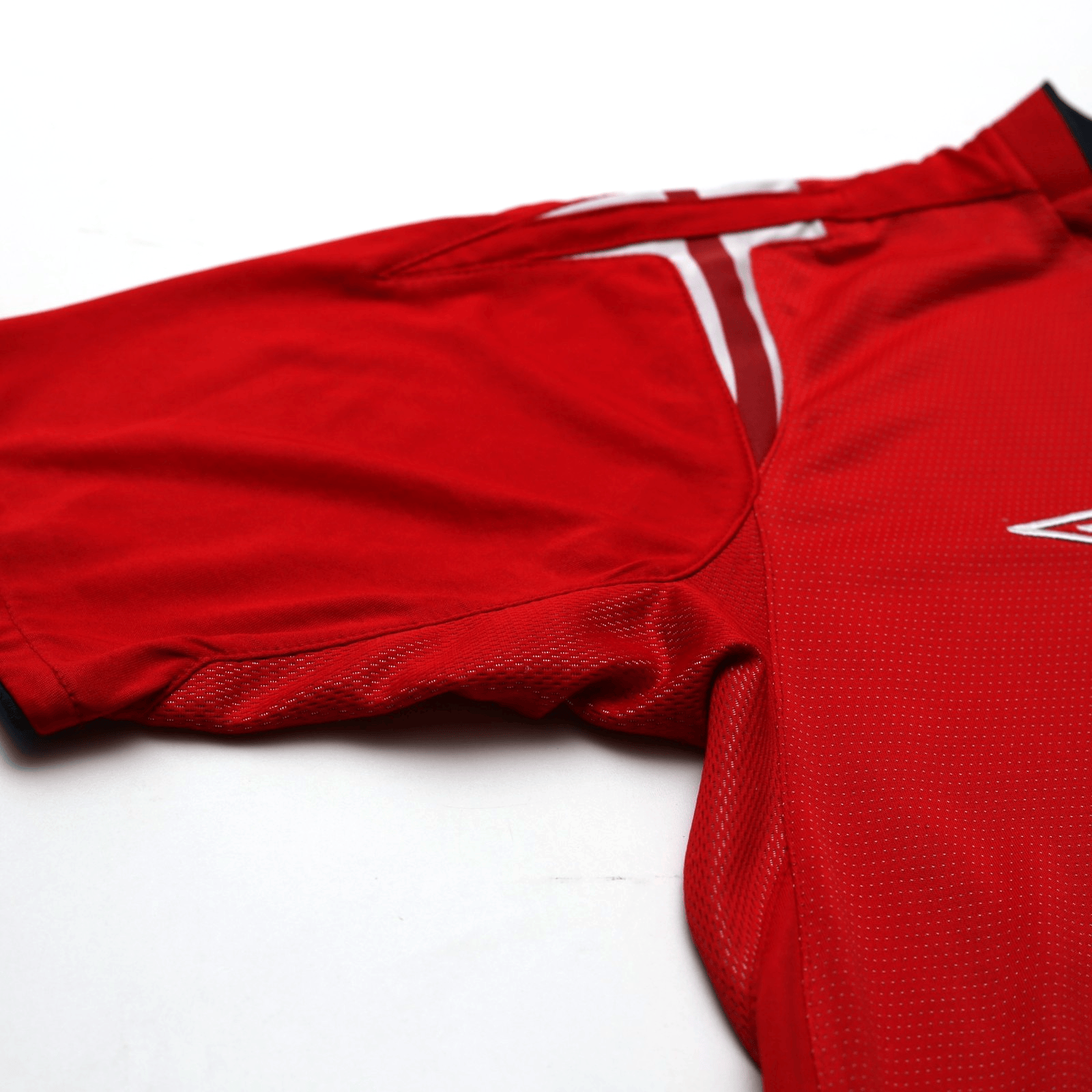 2004/06 Gerrard #4 England Vintage Umbro Away Football Shirt (M) EURO 2004