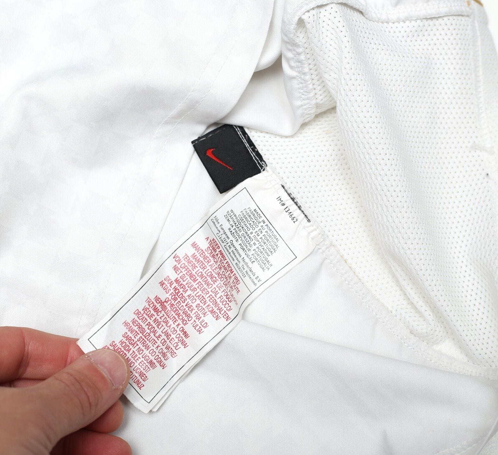 2004/06 PORTUGAL Vintage Nike Away Football Shirt (S) Euro 2004