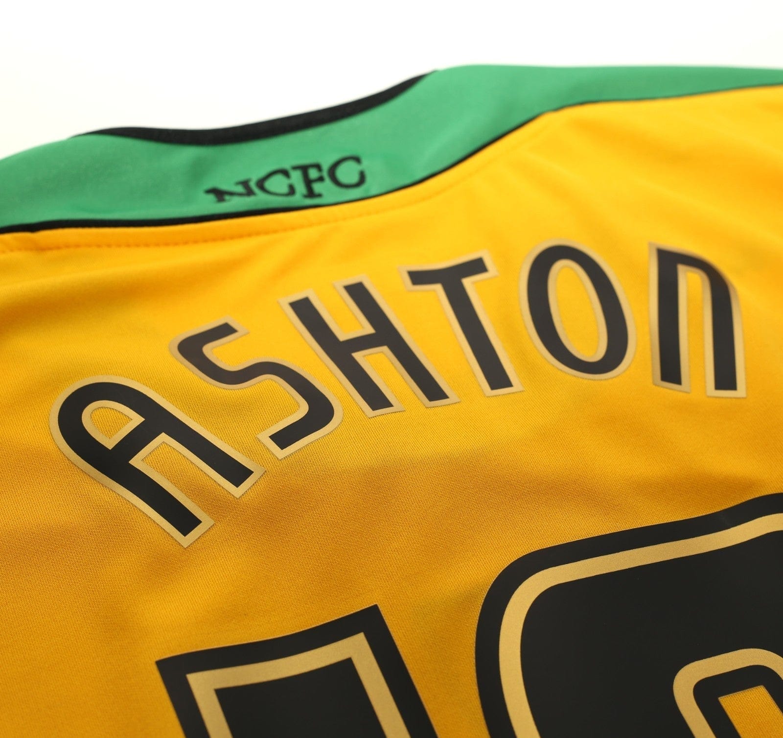 2005/06 ASHTON #10 Norwich City Vintage XARA Home Football Shirt (XL)