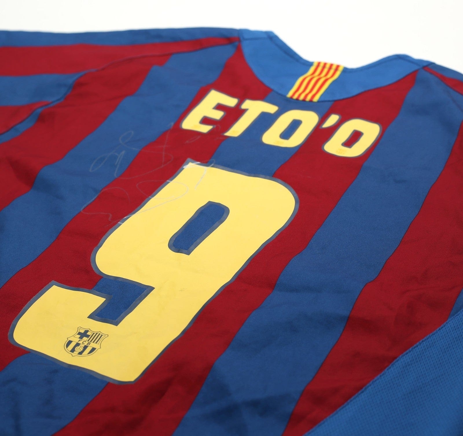 2005/06 ETO'O #9 Barcelona Vintage Nike Home Football Shirt (M) SIGNED