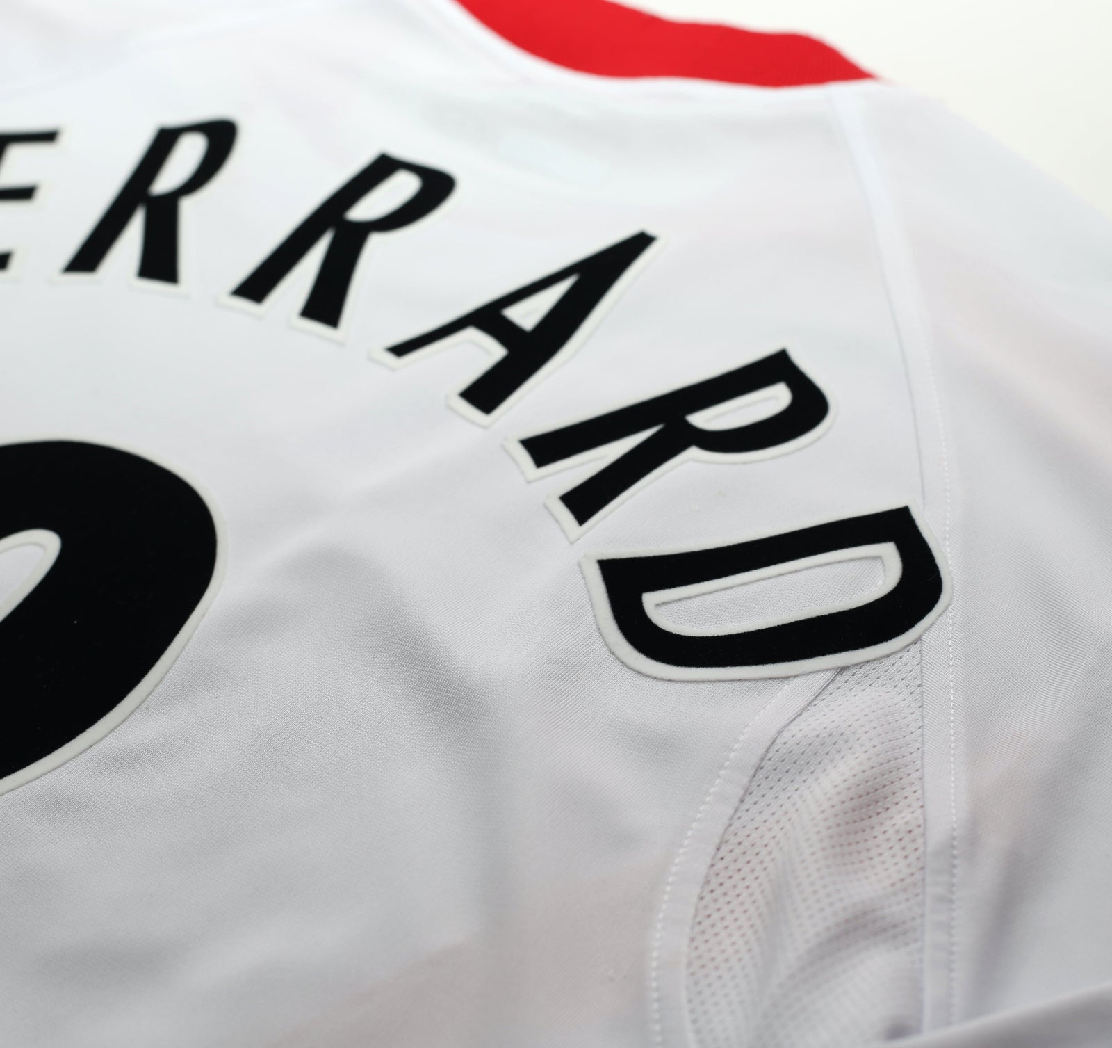 2005/06 GERRARD #8 Liverpool Vintage Reebok Away LS Football Shirt (S)