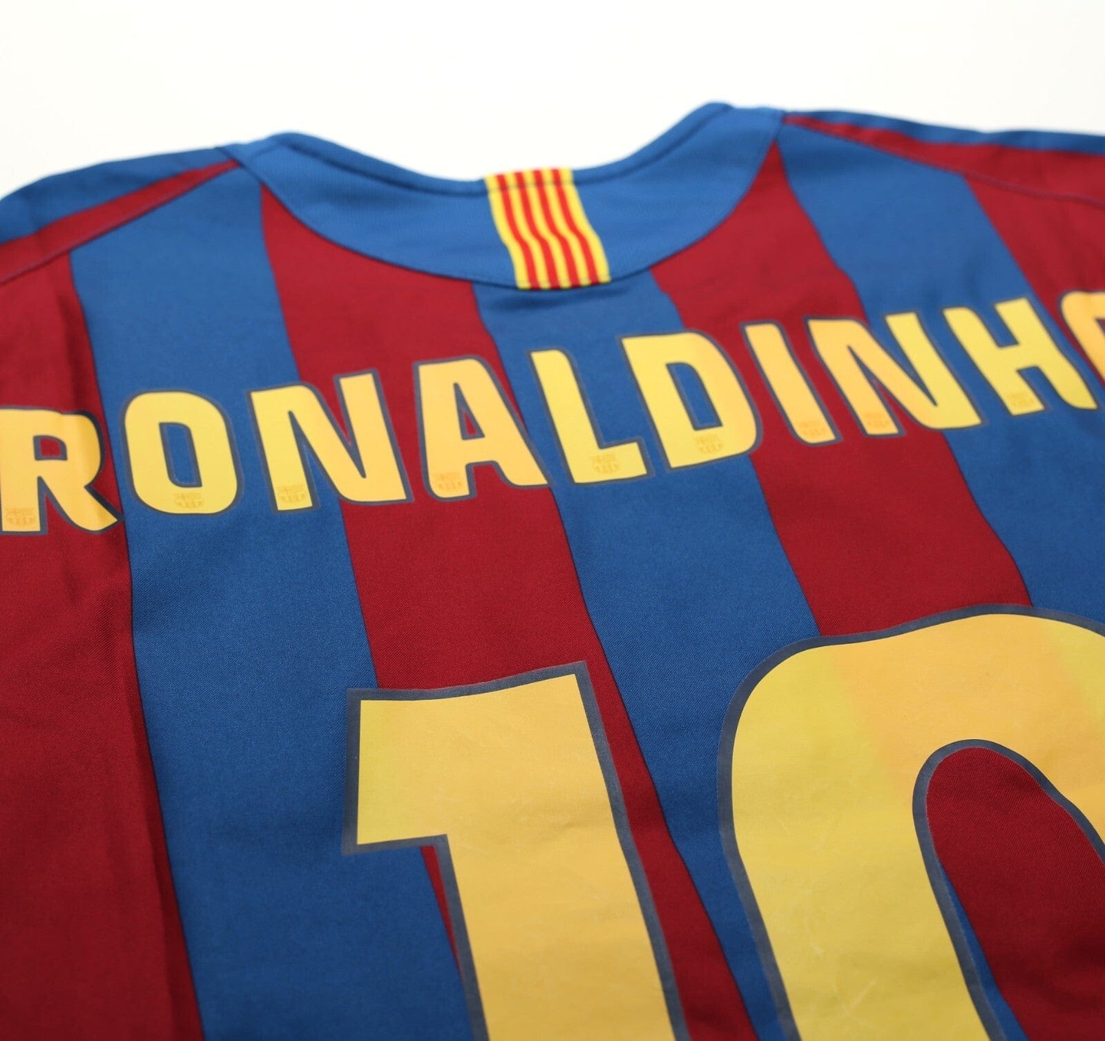 2005/06 RONALDINHO #10 Barcelona Vintage Nike Home Football Shirt (M)