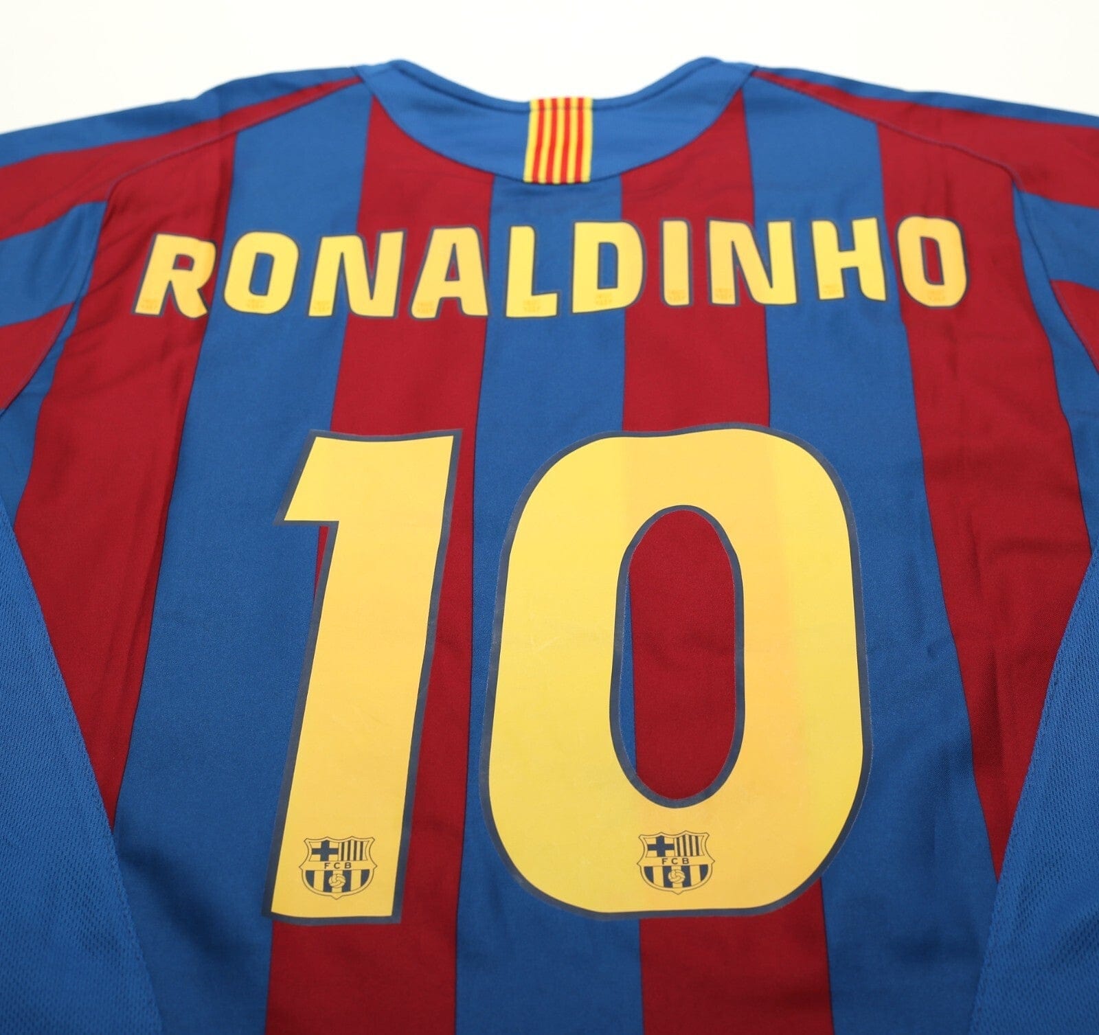 2005/06 RONALDINHO #10 Barcelona Vintage Nike Home Football Shirt (M)