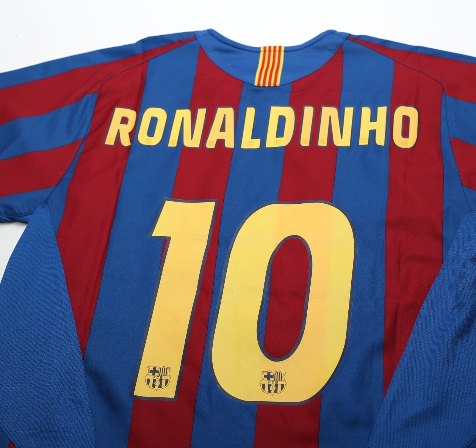 2005/06 RONALDINHO #10 Barcelona Vintage Nike Home Football Shirt (M)