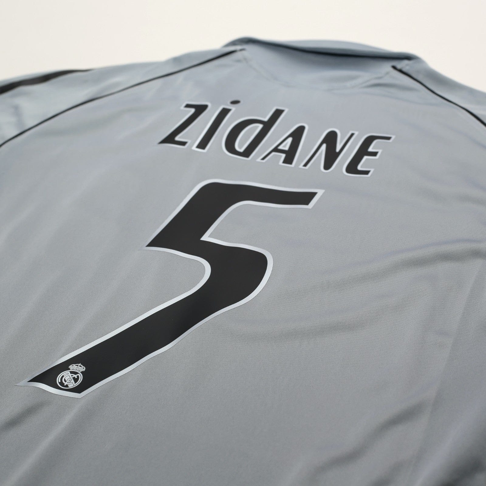 2005/06 Zidane #5 Real Madrid Vintag adidas Third Football Shirt (M)