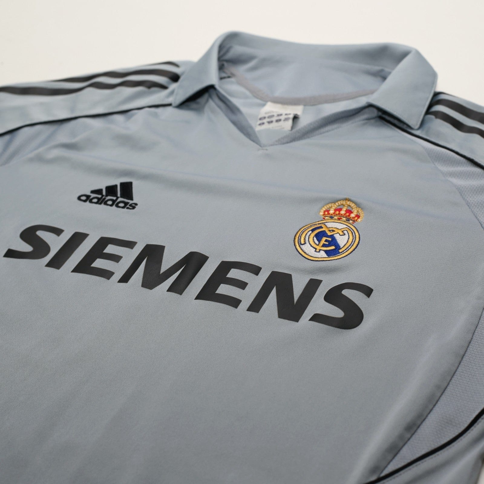 2005/06 Zidane #5 Real Madrid Vintag adidas Third Football Shirt (M)