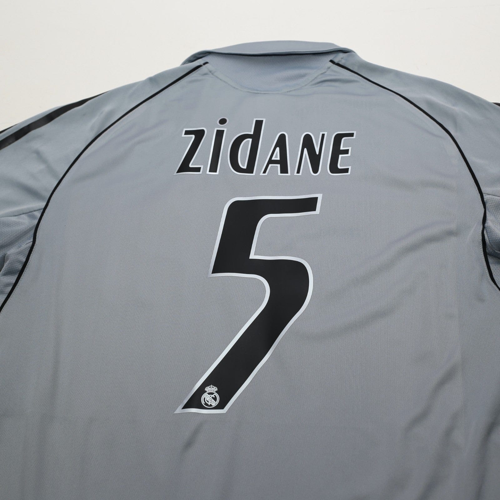2005/06 Zidane #5 Real Madrid Vintag adidas Third Football Shirt (M)