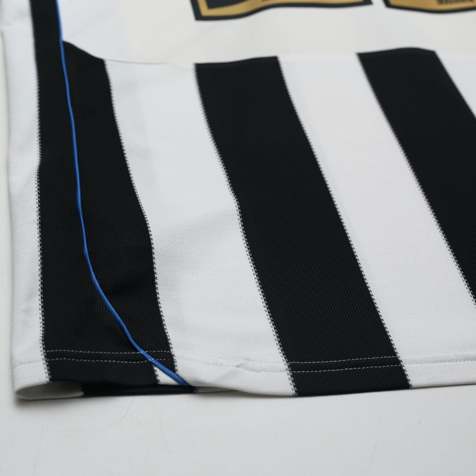 2009/10 Ameobi #23 Newcastle United Vintage adidas Home Football Shirt (L)
