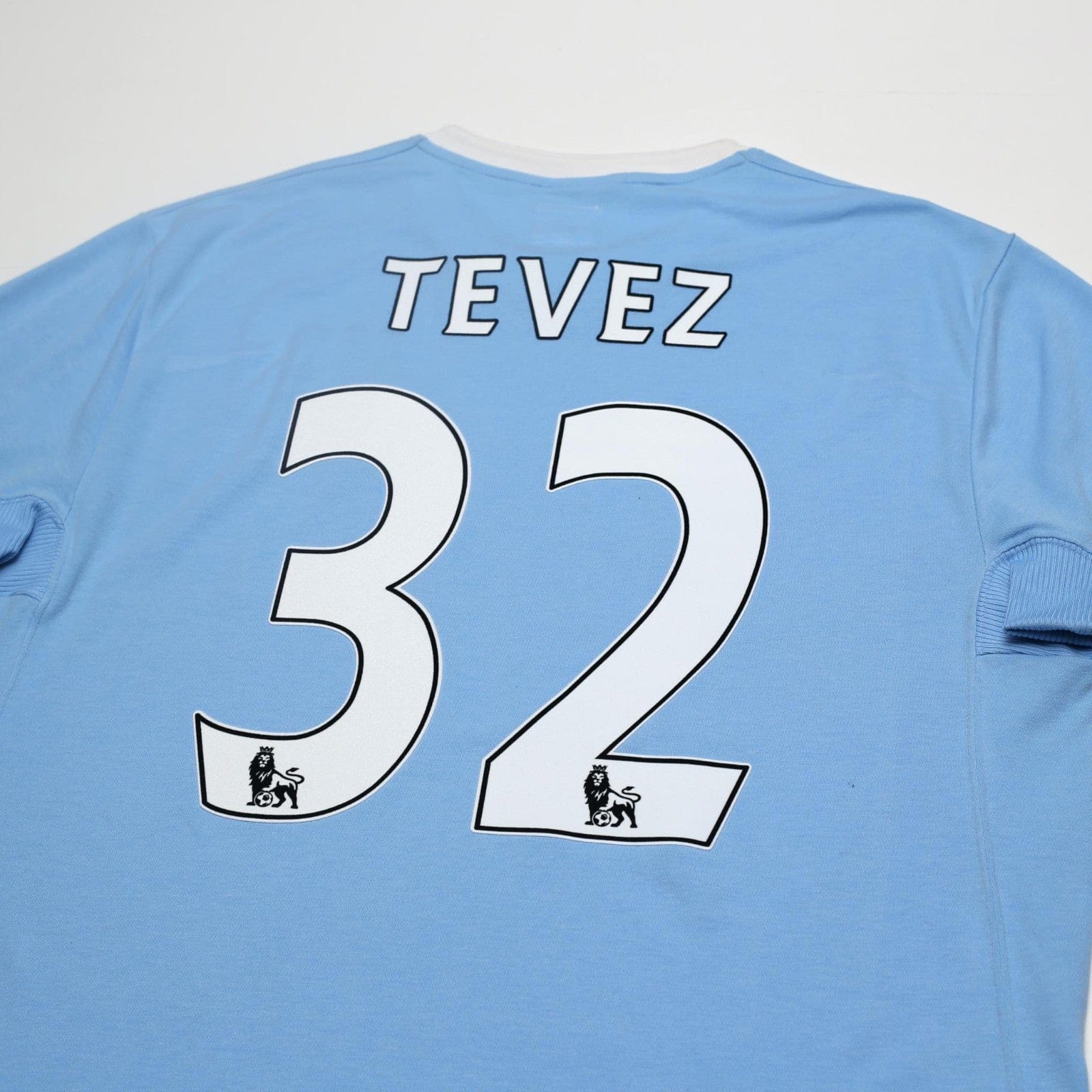 2009/10 Tevez #32 Manchester City Vintage Umbro Home Football Shirt (L) 44