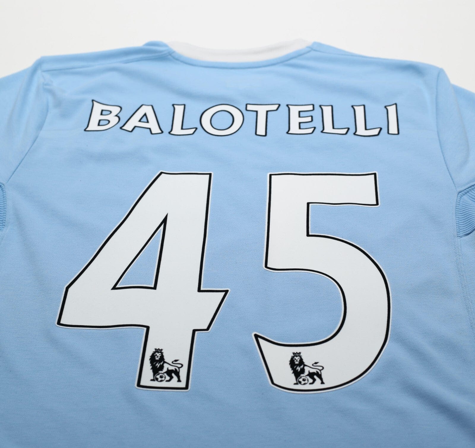 2010/11 BALOTELLI #45 Manchester City Vintage Umbro Home Football Shirt (M) 40
