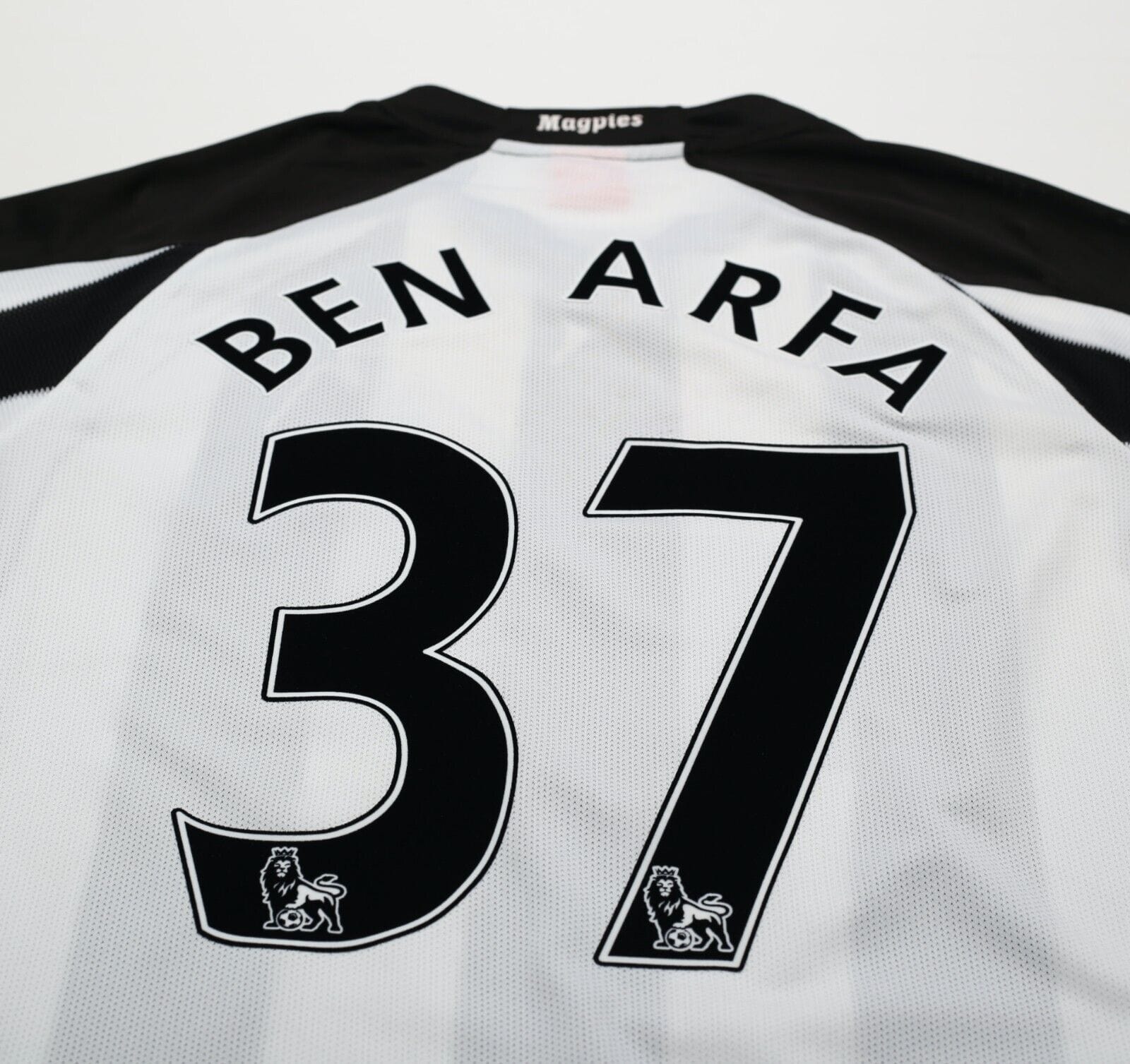 2010/11 BEN ARFA #37 Newcastle United Vintage PUMA Home Football Shirt (M)