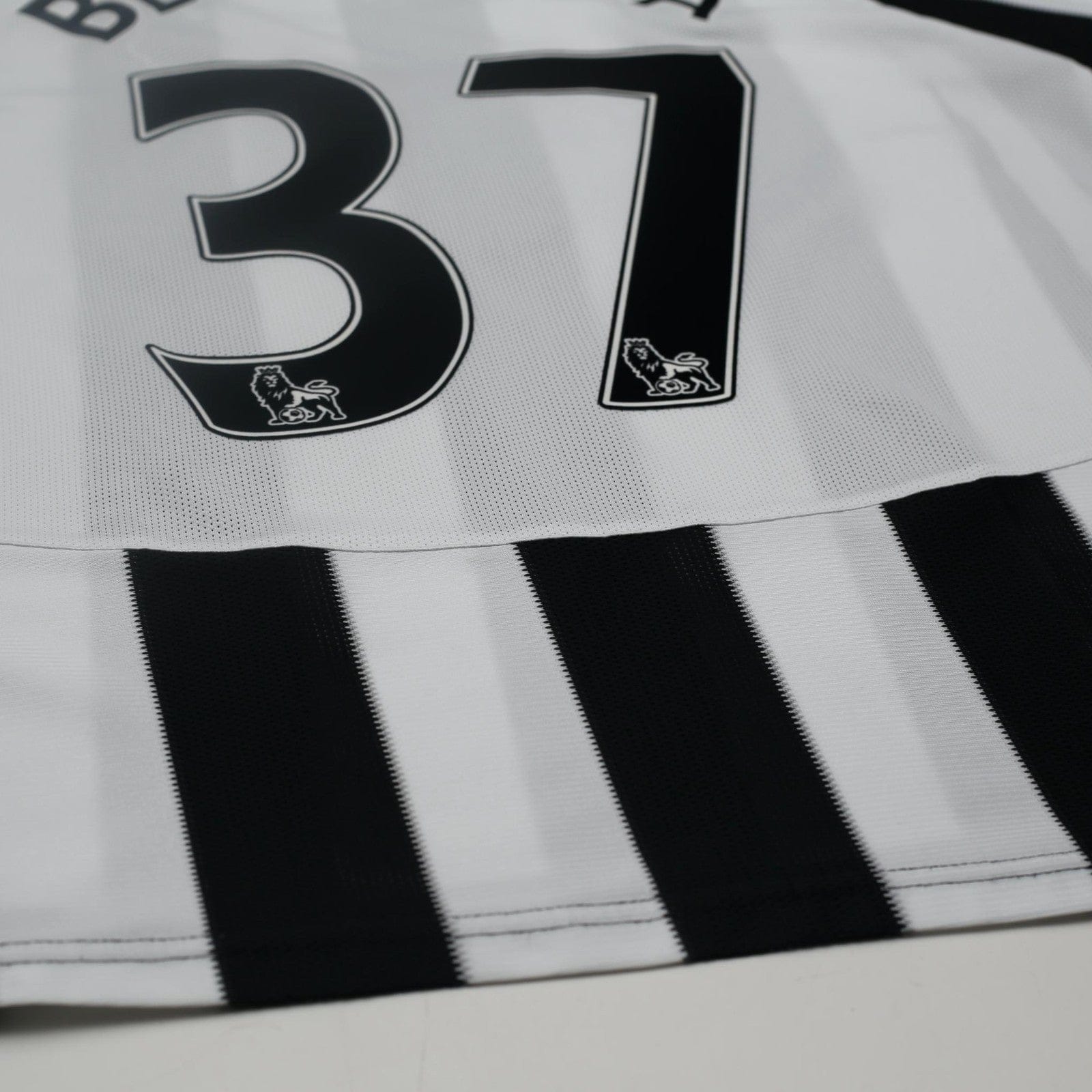 2010/11 Ben Arfa #37 Newcastle United Vintage PUMA LS Home Football Shirt (M)