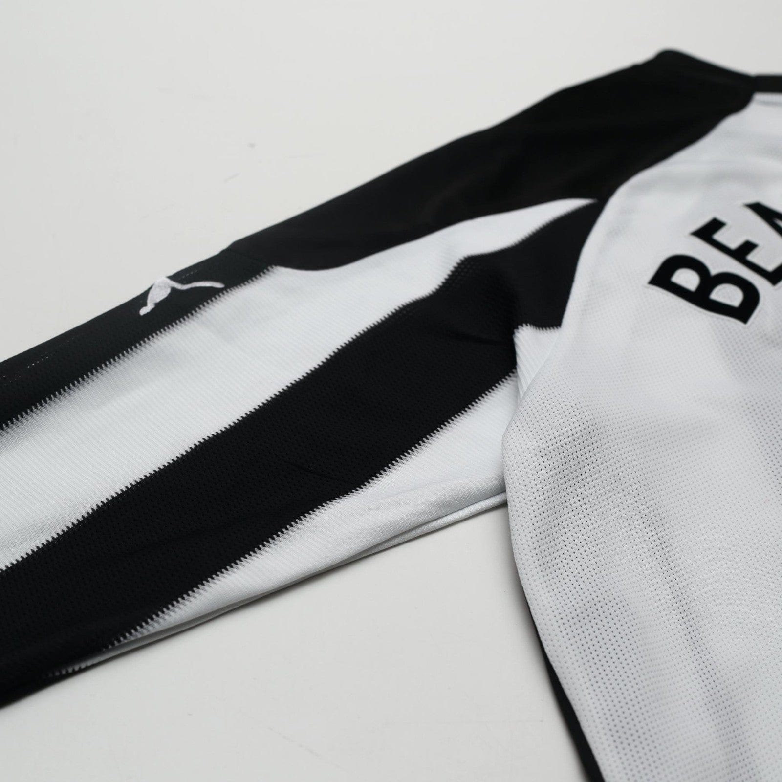 2010/11 Ben Arfa #37 Newcastle United Vintage PUMA LS Home Football Shirt (M)