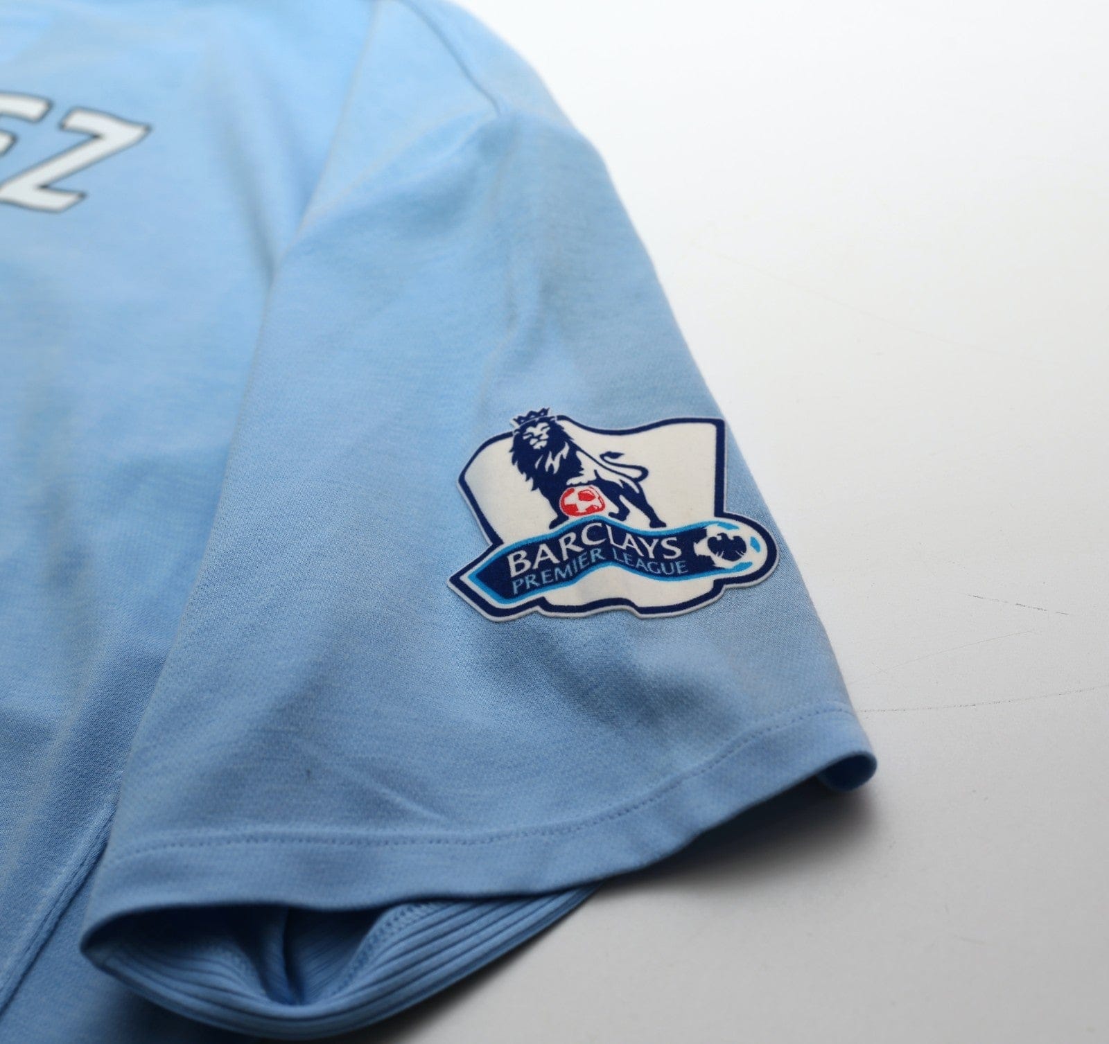 2010/11 TEVEZ #32 Manchester City Vintage Umbro Home Football Shirt (L) 44