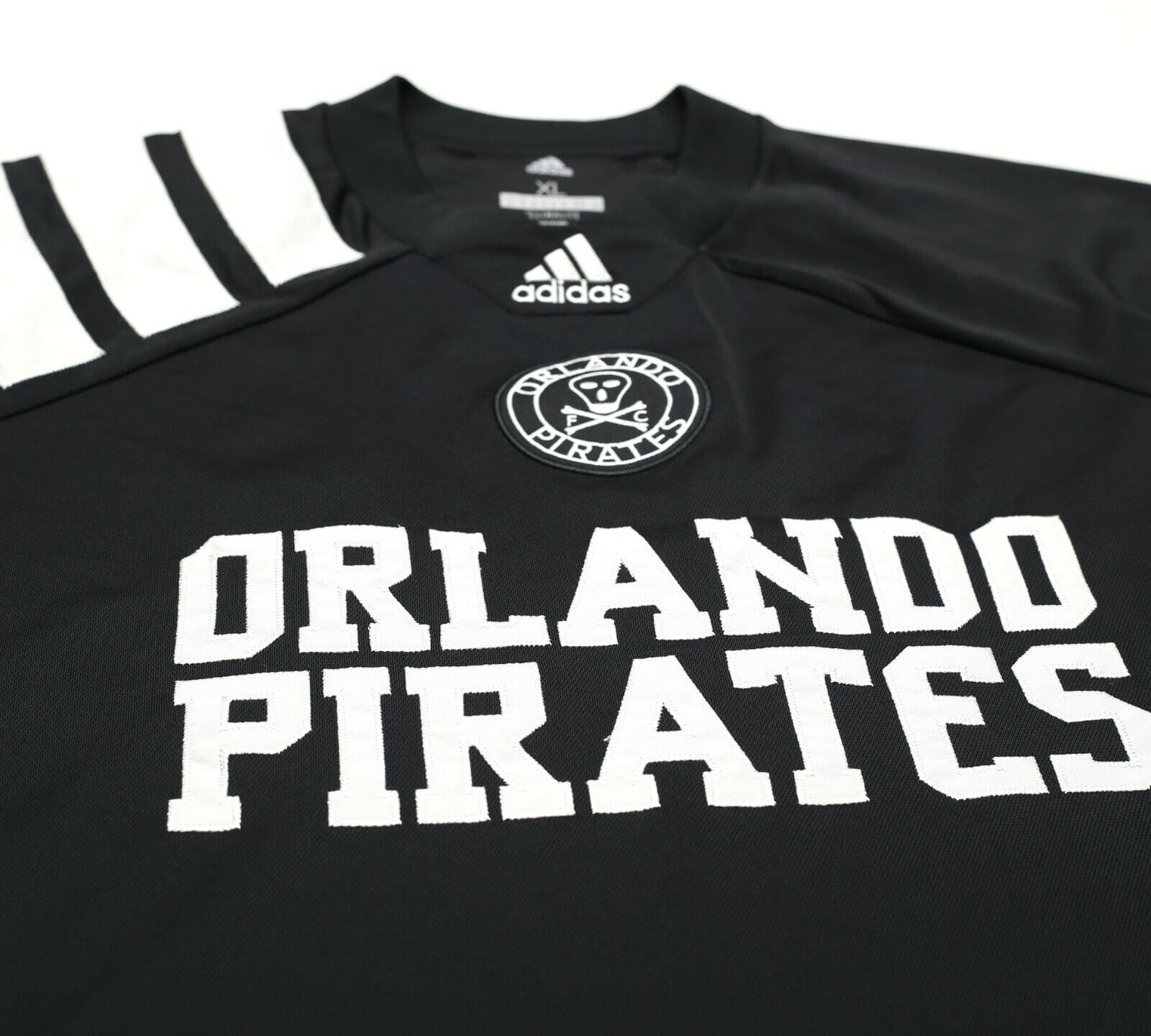 2017/18 ORLANDO PIRATES #37 Retro adidas Football Shirt Jersey (XL)