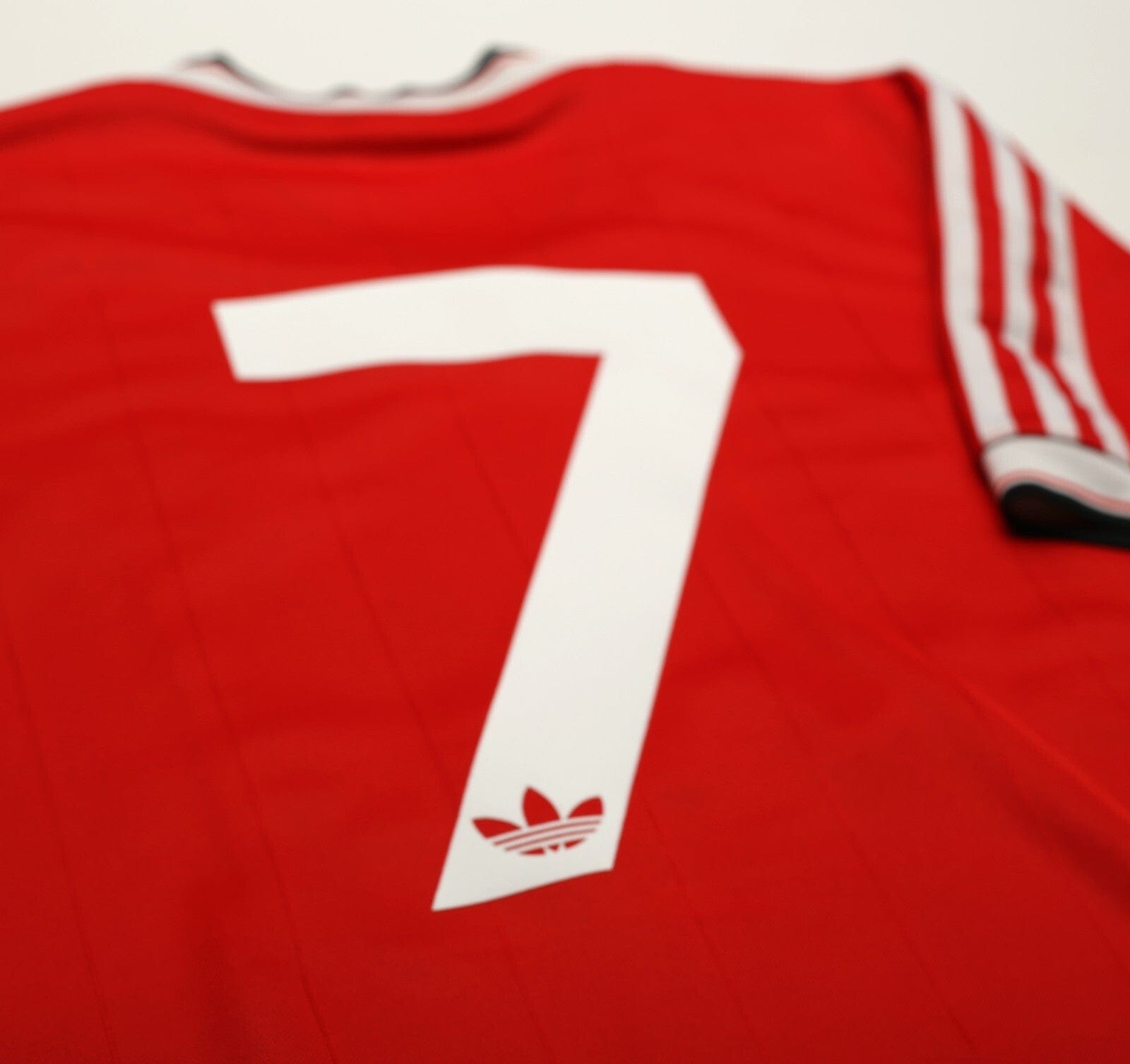 1983/84 ROBSON #7 Manchester United Home adidas Originals Football Shirt (M/L)