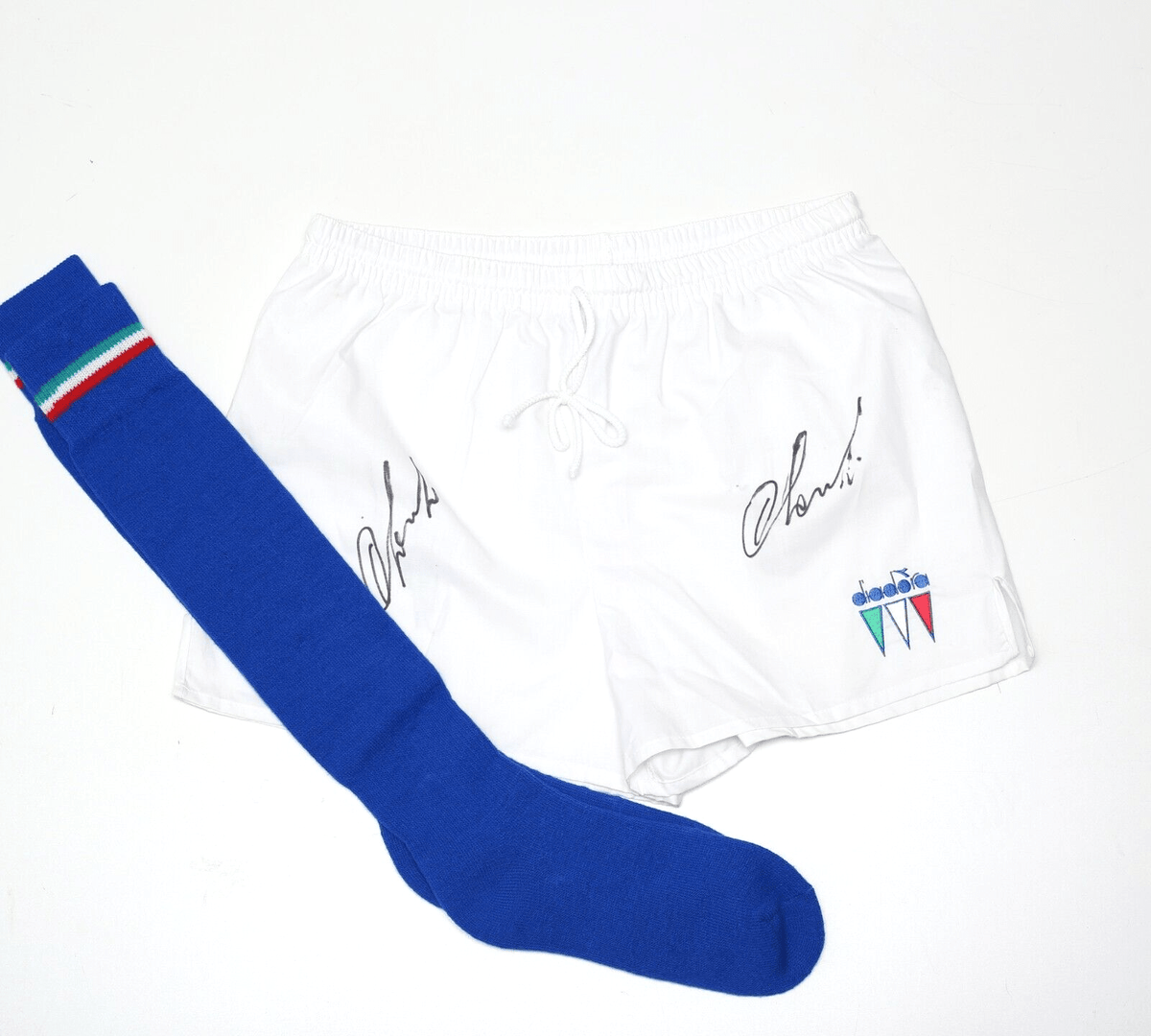 1990&#39;s ITALY Vintage Diadora Home Football SIGNED Shorts &amp; Socks (XL) BNWOT