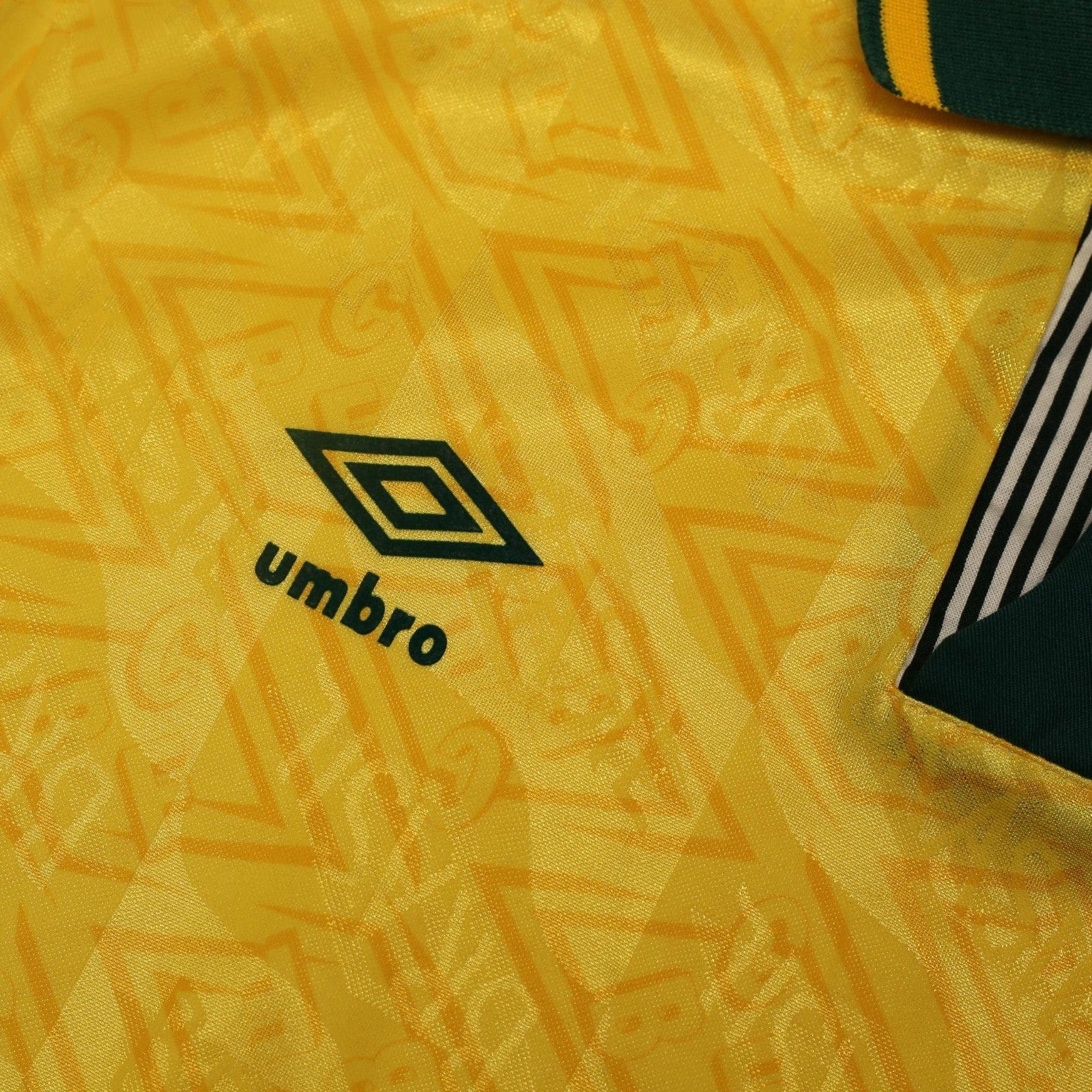 1991/93 Brazil Vintage Umbro Home Football Shirt (L)
