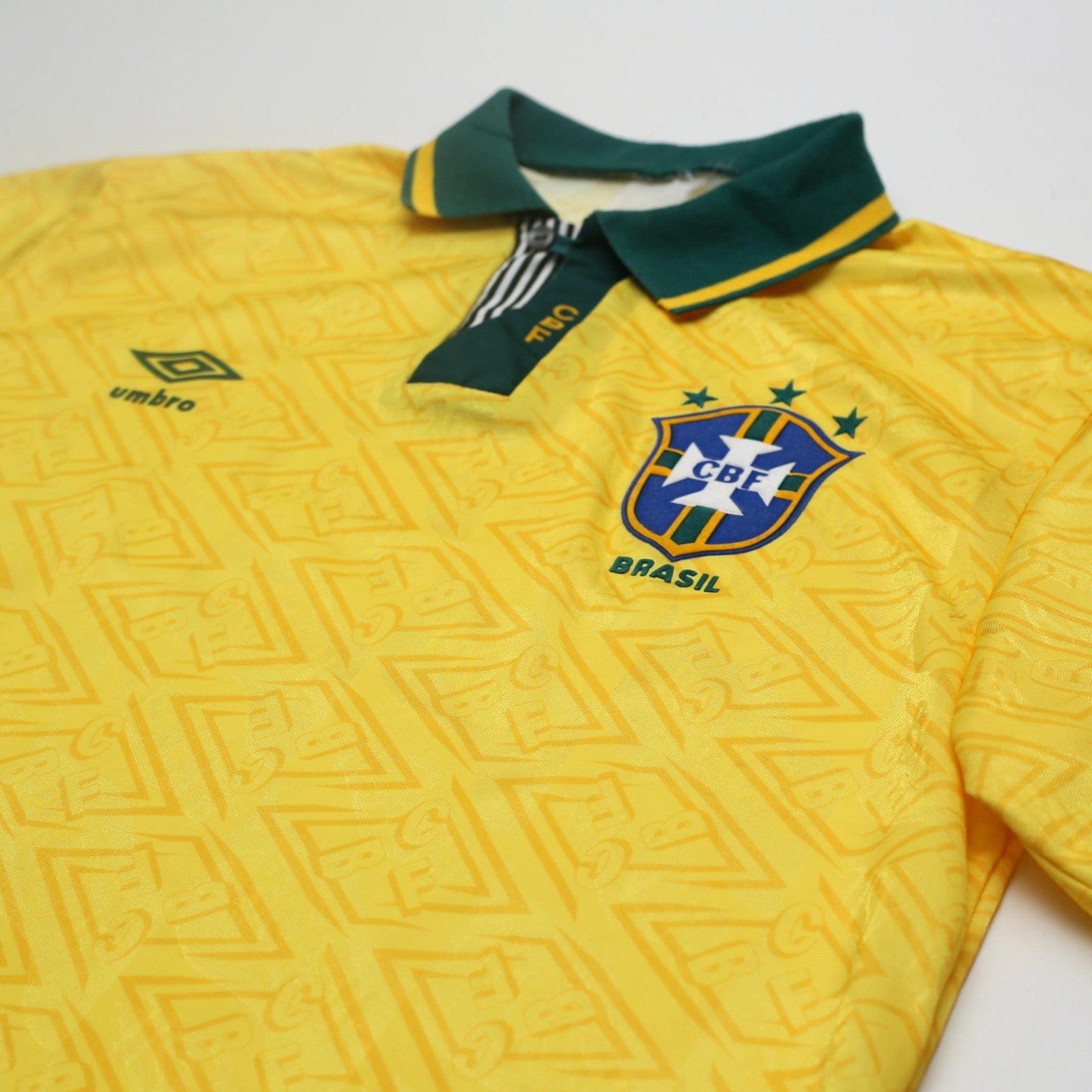 1991/93 Brazil Vintage Umbro Home Football Shirt (L)