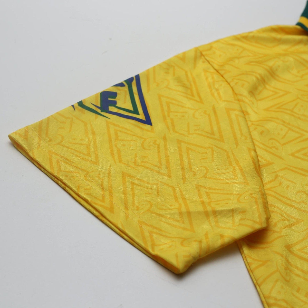 1991/93 Brazil Vintage Umbro Home Football Shirt (L)