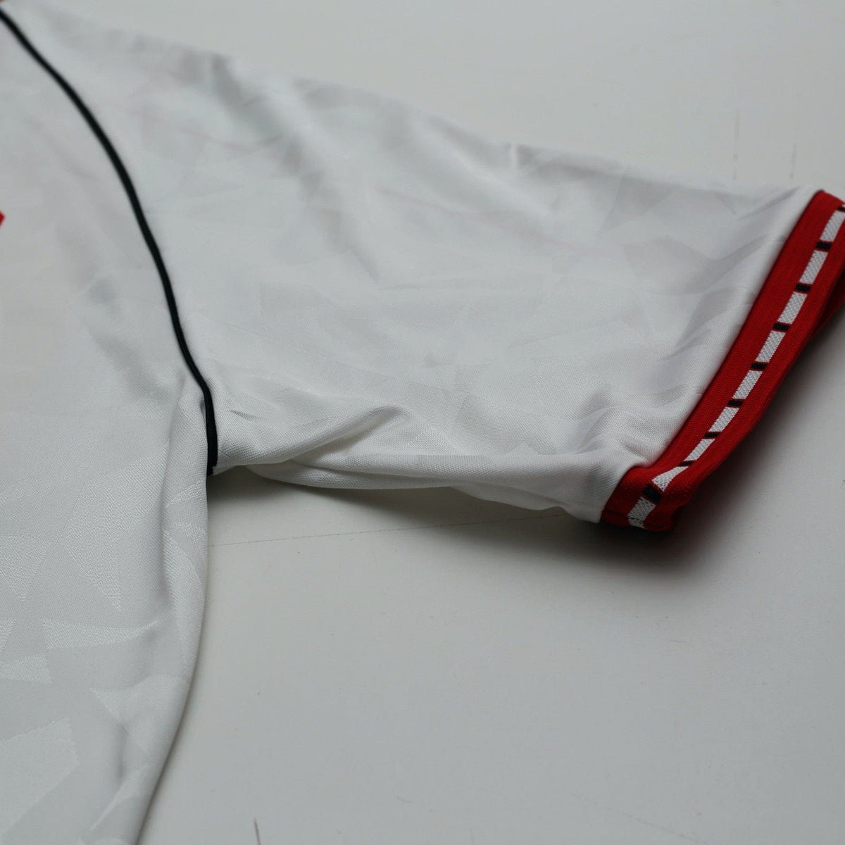 1991 Hughes #10 Manchester United adidas Cup Winners Cup Football Shirt (L)