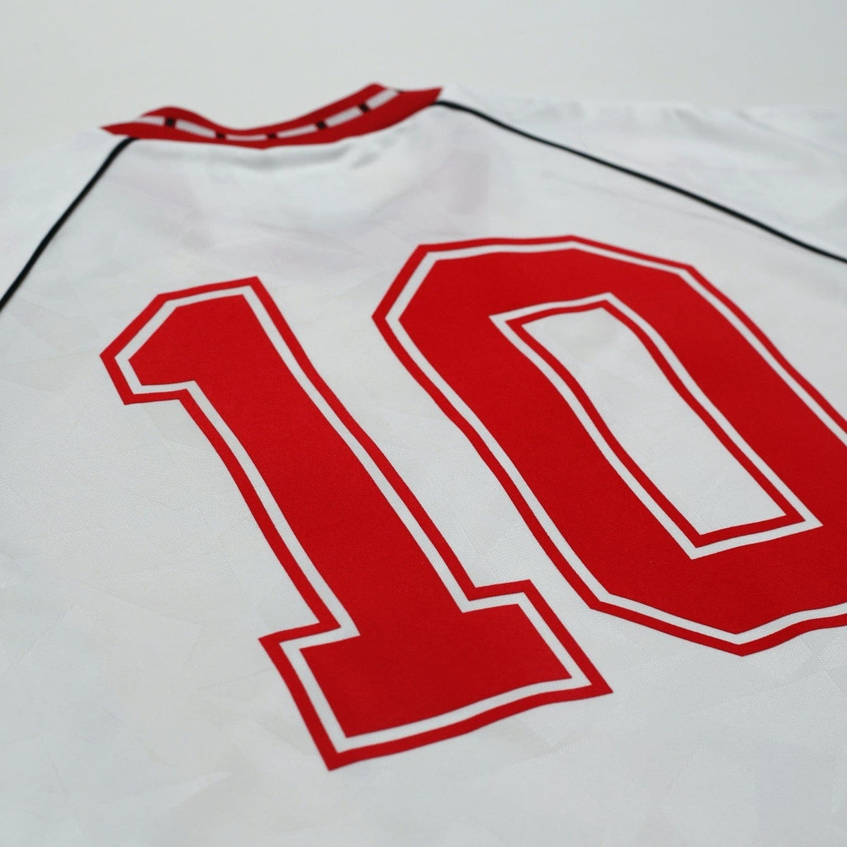 1991 Hughes #10 Manchester United adidas Cup Winners Cup Football Shirt (L)