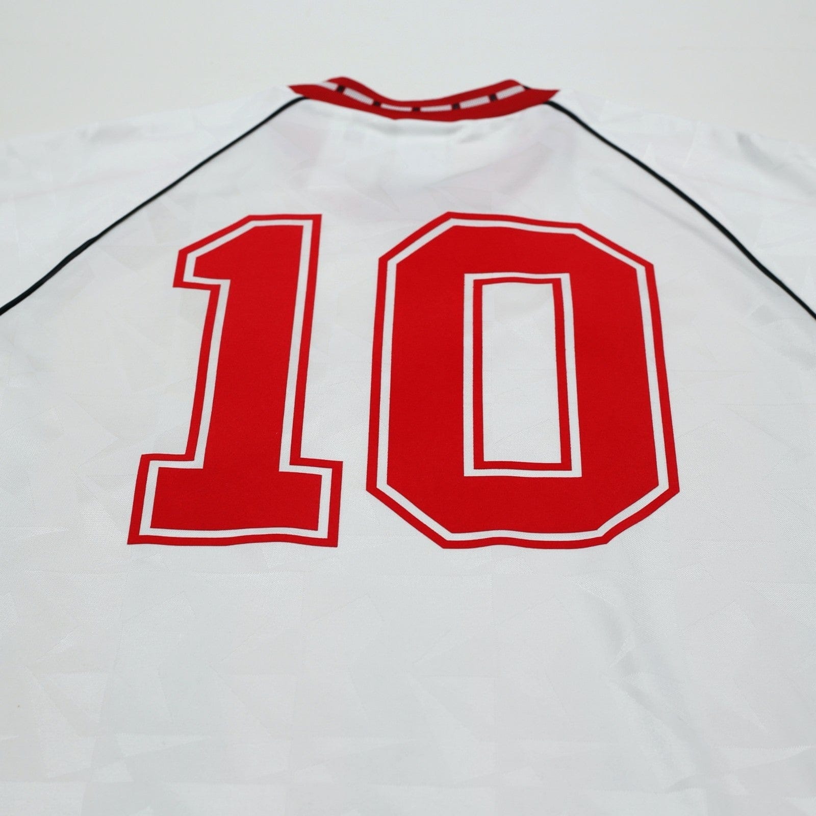 1991 Hughes #10 Manchester United adidas Cup Winners Cup Football Shirt (L)