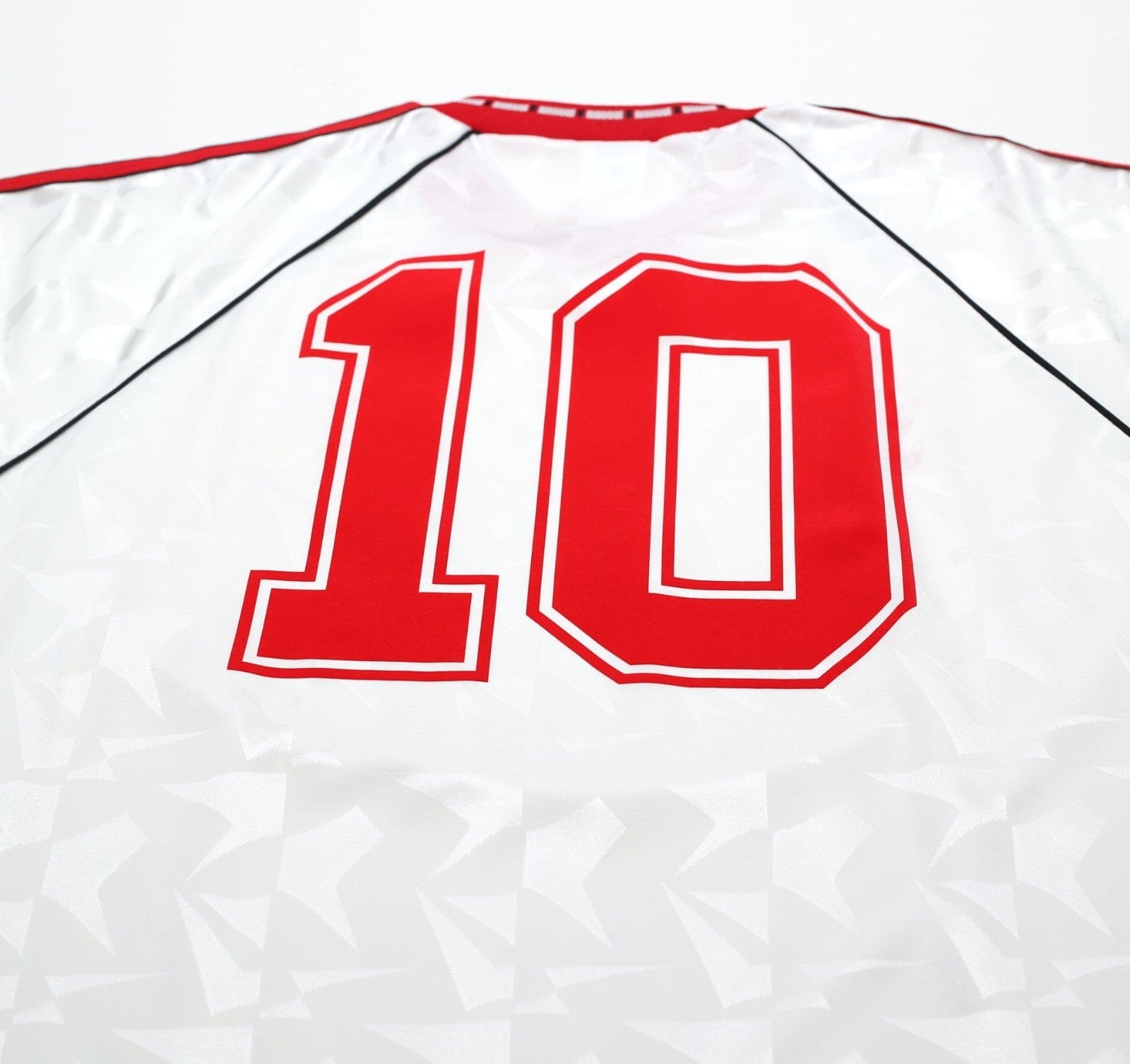 1991 HUGHES #10 Manchester United adidas Cup Winners Cup Football Shirt (M)