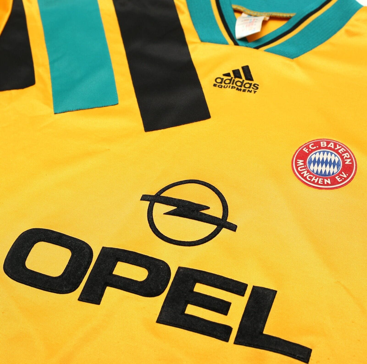 1993/95 BAYERN MUNICH Vintage adidas Equipment Away Football Shirt (M)