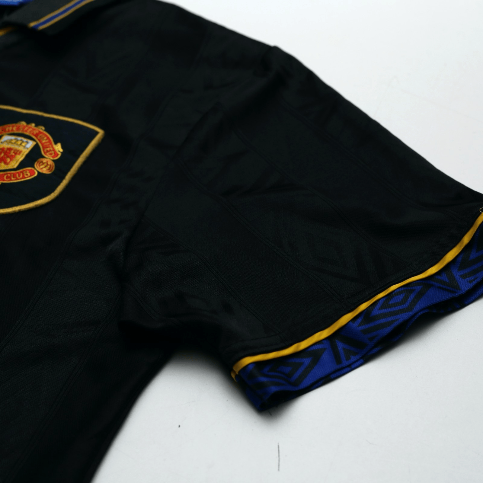 1993/95 Cantona #7 Manchester United Vintage Umbro Away Football Shirt (M)
