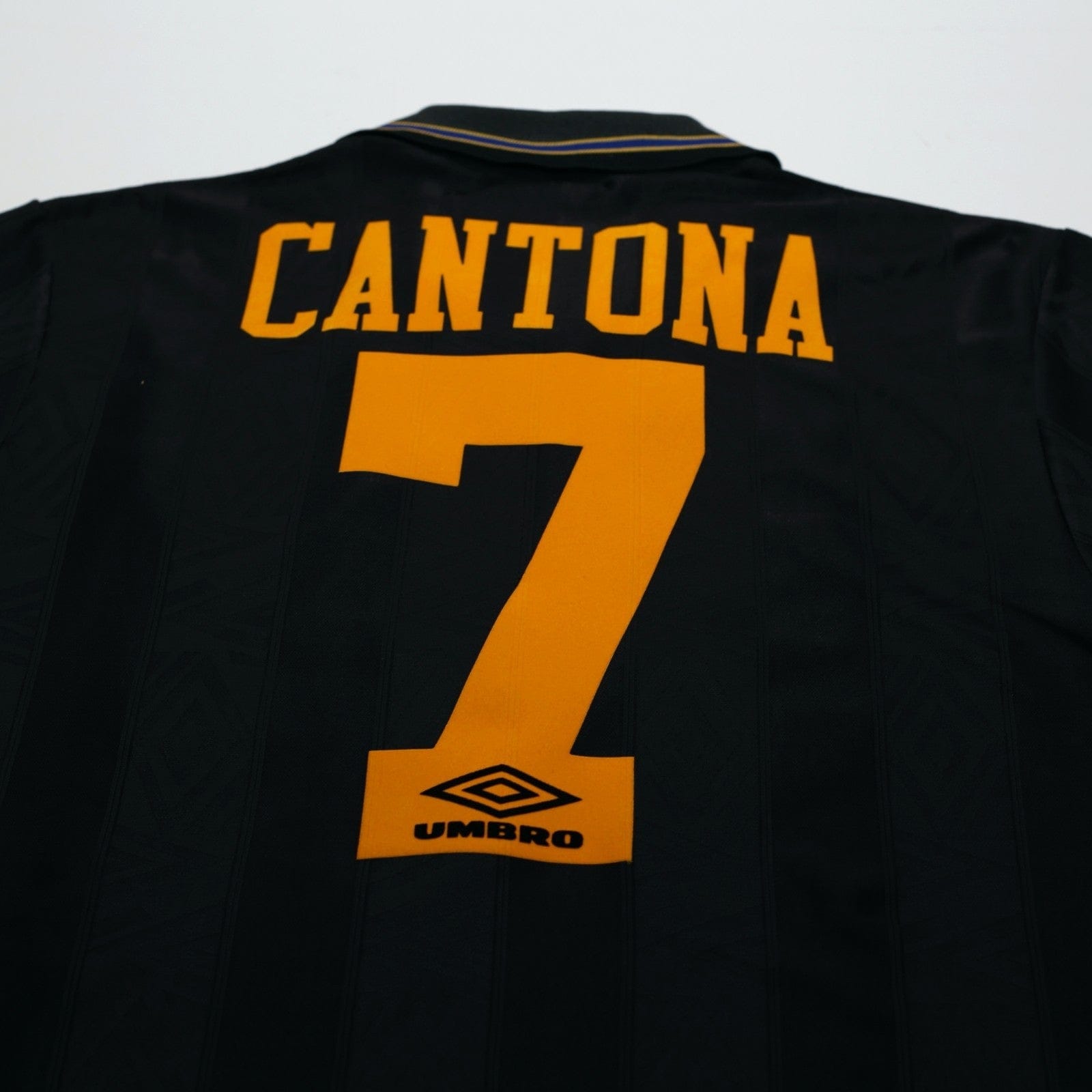 1993/95 Cantona #7 Manchester United Vintage Umbro Away Football Shirt (M)