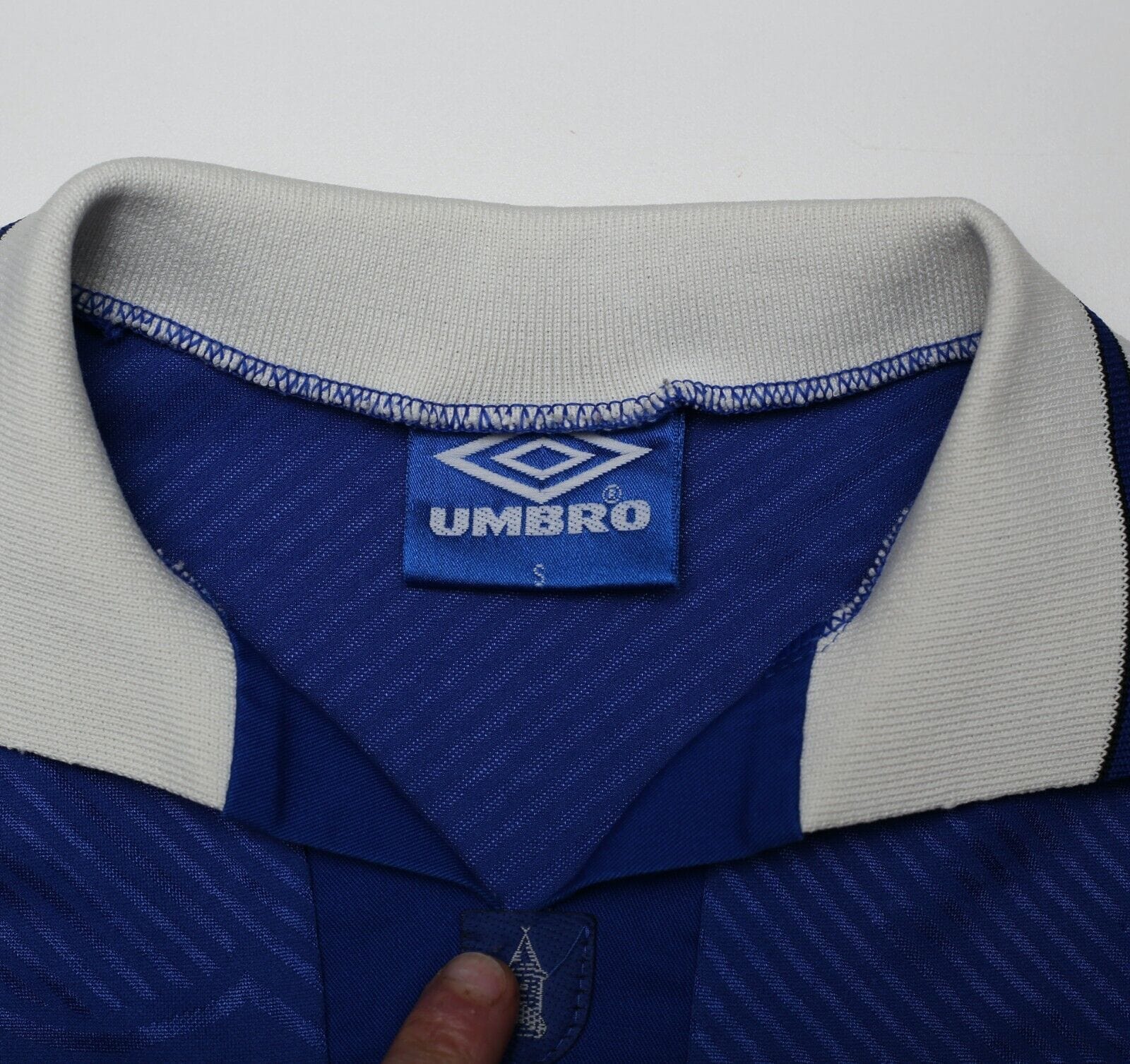 1993/95 FERGUSON #9 Everton Vintage Umbro Home Football Shirt (S)