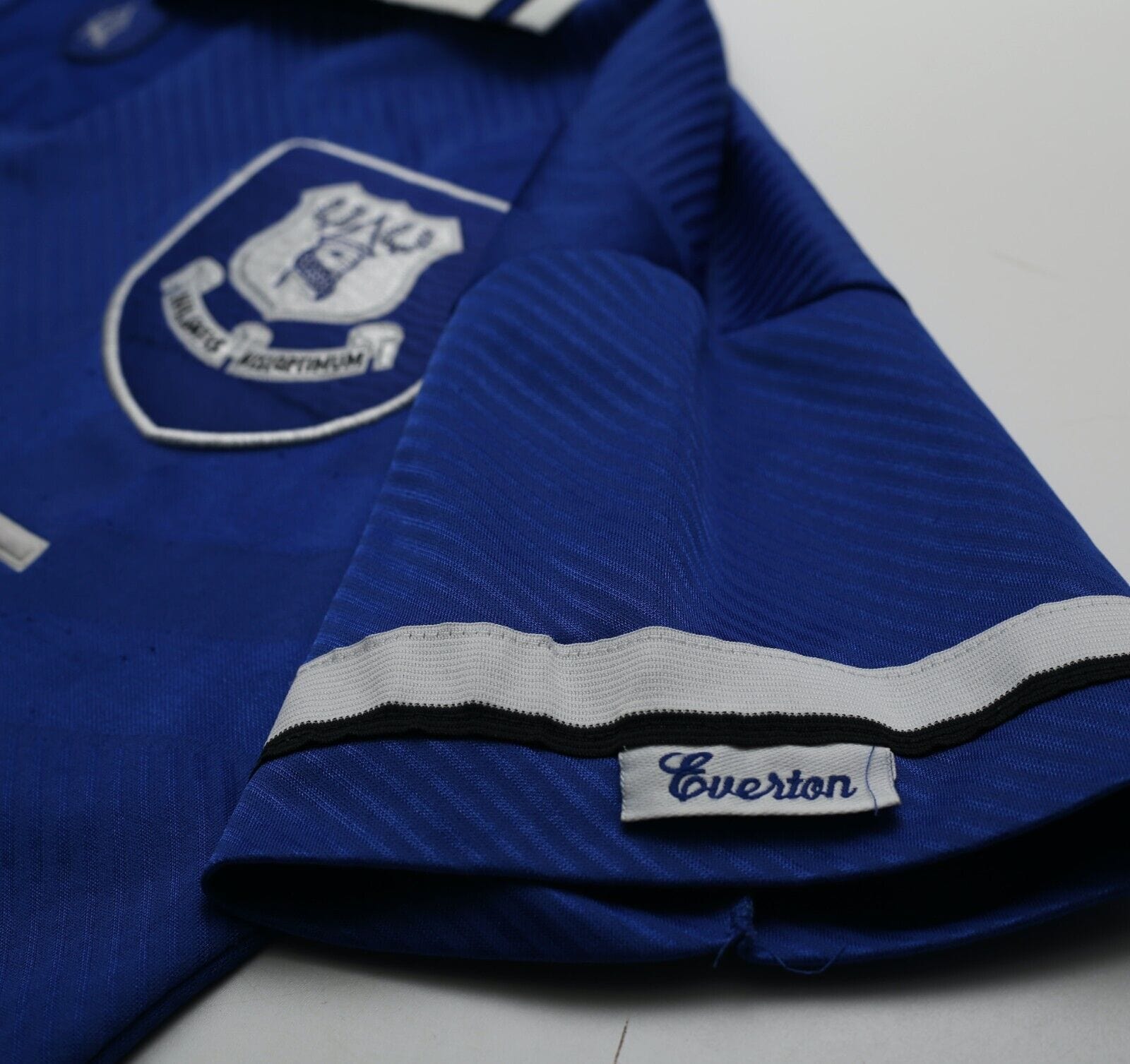 1993/95 FERGUSON #9 Everton Vintage Umbro Home Football Shirt (S)