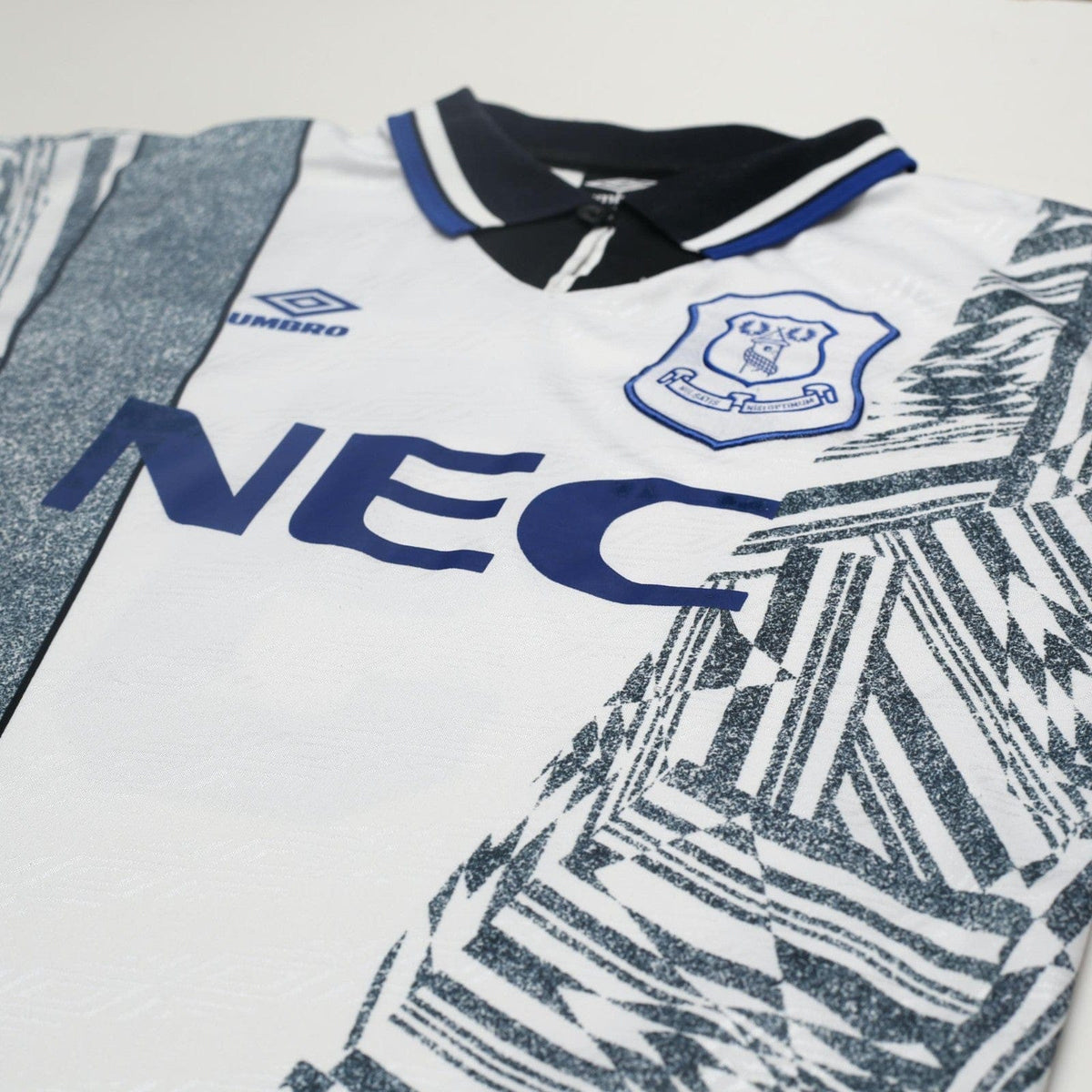 1994/95 Ferguson #9 Everton Vintage Umbro Away Football Shirt (L)