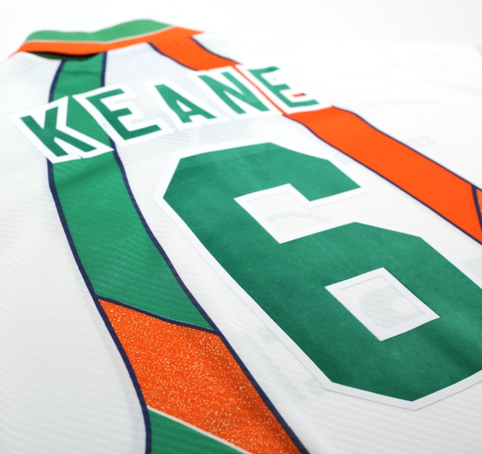 1994/96 KEANE #6 Ireland Vintage Umbro Away Football Shirt (L)