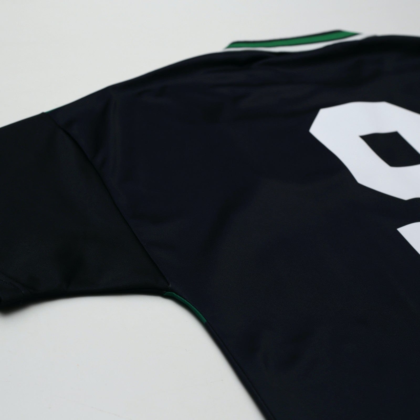 1994/96 Van Hooijdonk #9 Celtic Vintage Umbro Away Football Shirt (L)