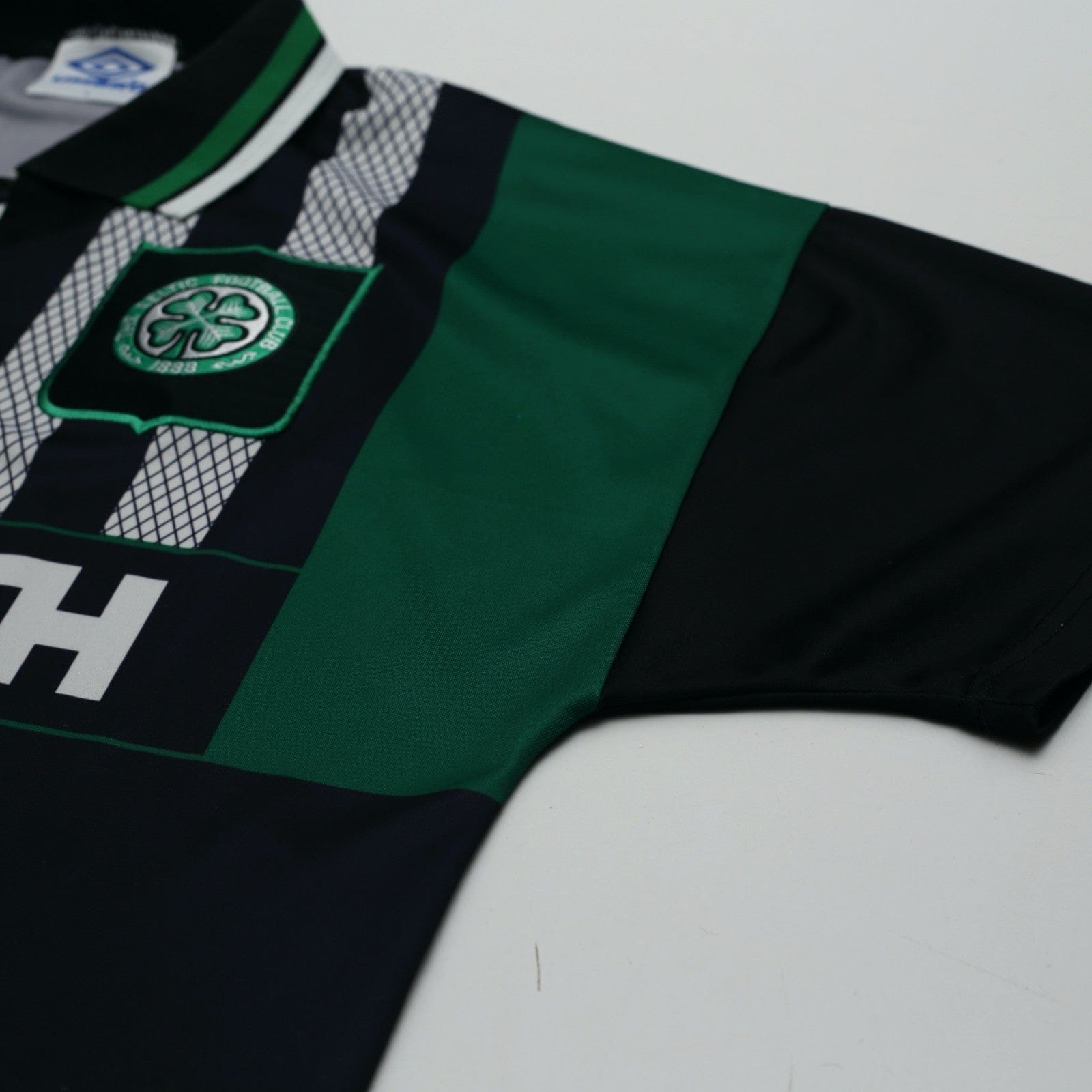 1994/96 Van Hooijdonk #9 Celtic Vintage Umbro Away Football Shirt (L)