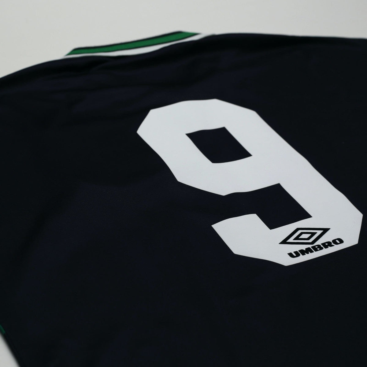 1994/96 Van Hooijdonk #9 Celtic Vintage Umbro Away Football Shirt (L)