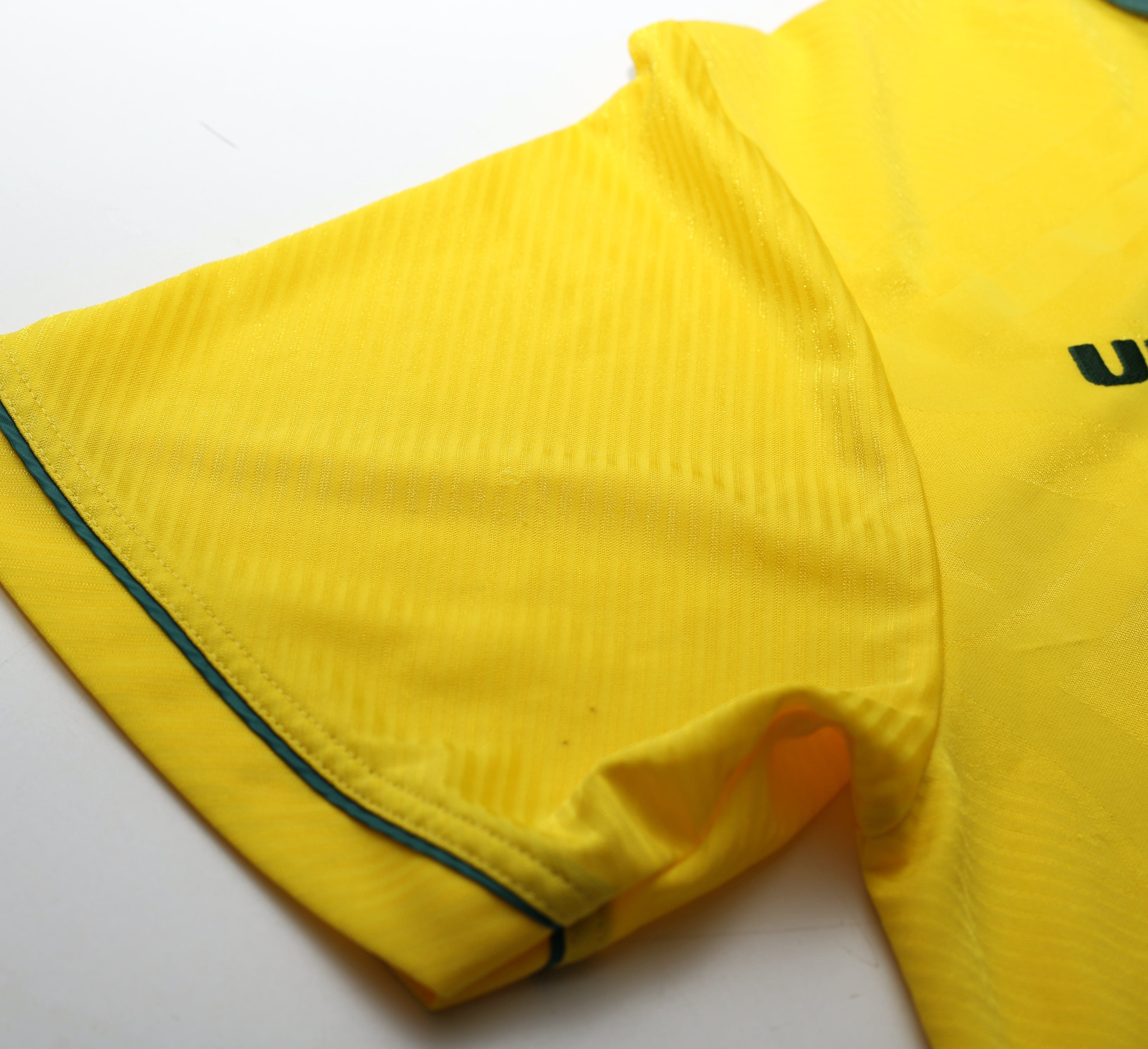 1994/97 BRAZIL Vintage Umbro Home Football Shirt (XL)