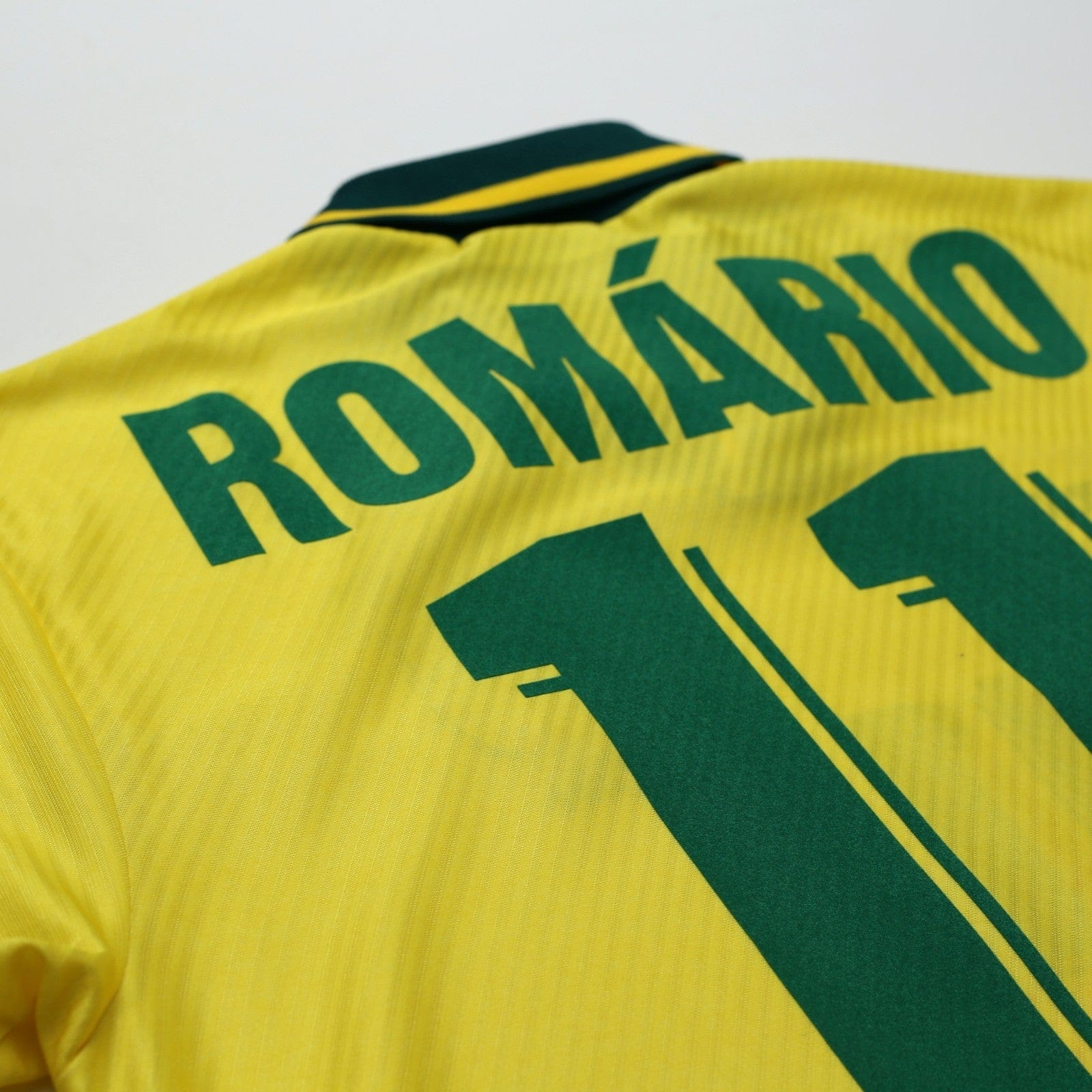 1994/97 Romario #11 Brazil Vintage Umbro Home Football Shirt (M)
