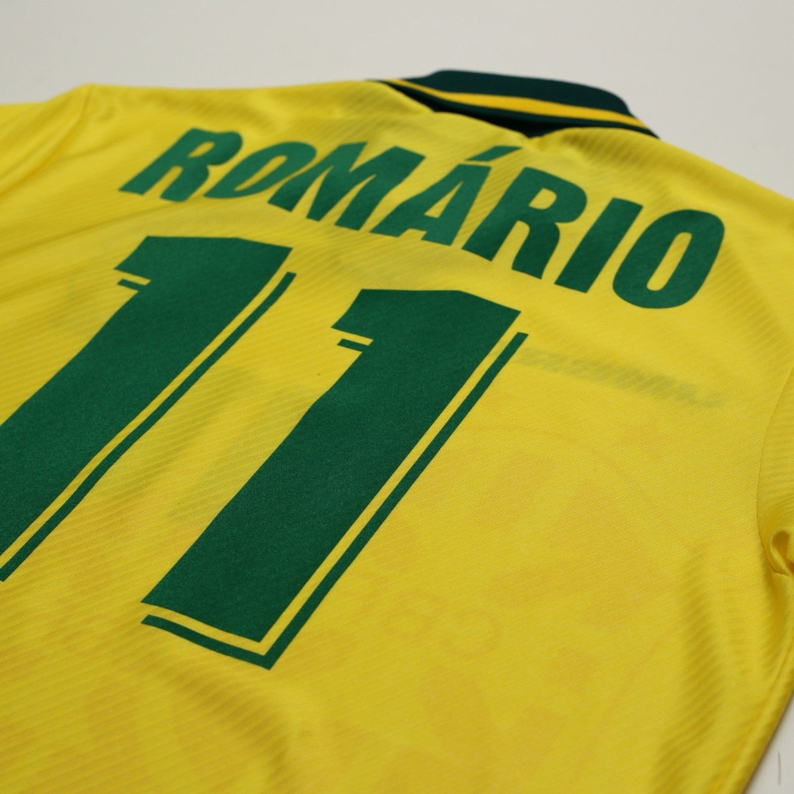 1994/97 Romario #11 Brazil Vintage Umbro Home Football Shirt (M)