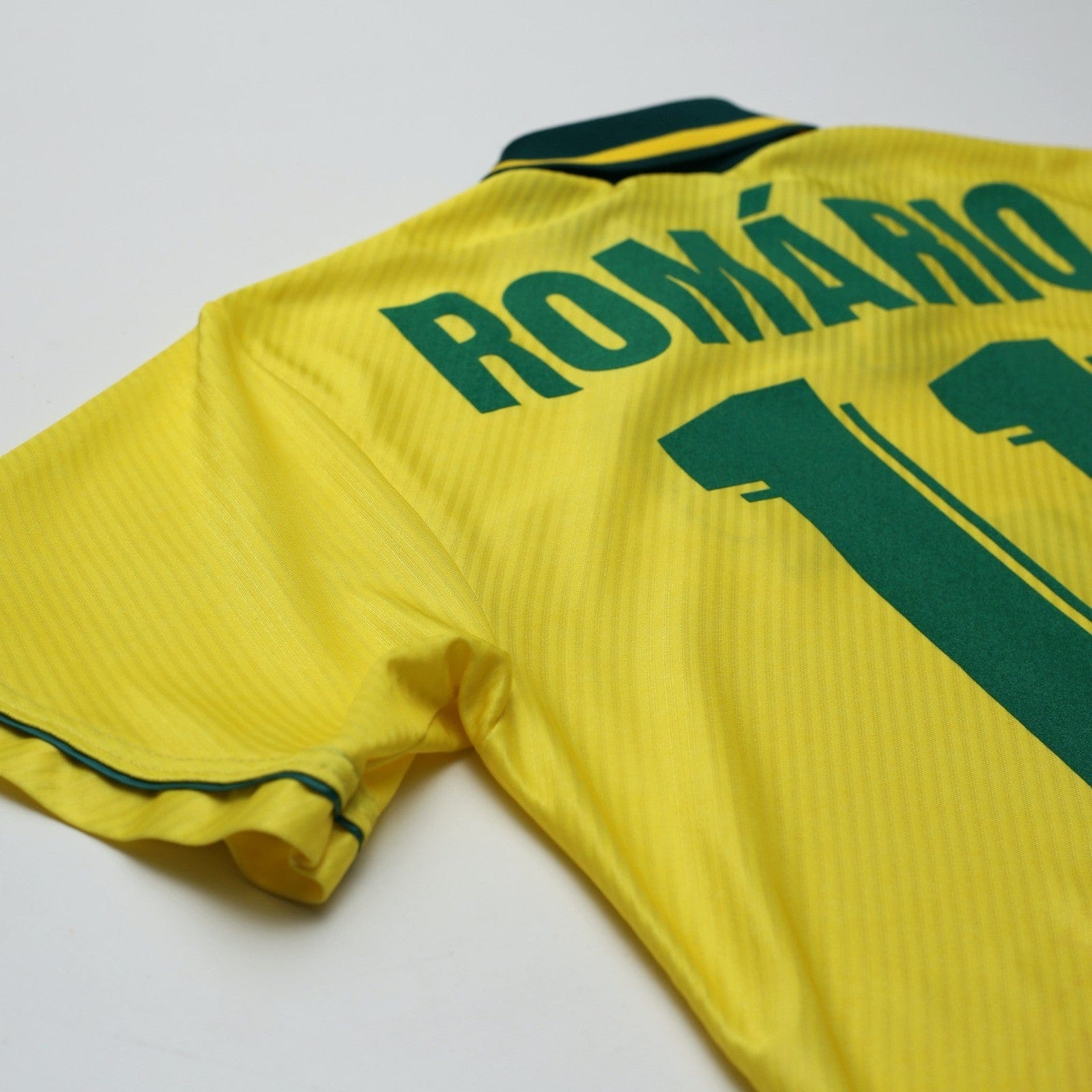 1994/97 Romario #11 Brazil Vintage Umbro Home Football Shirt (M)