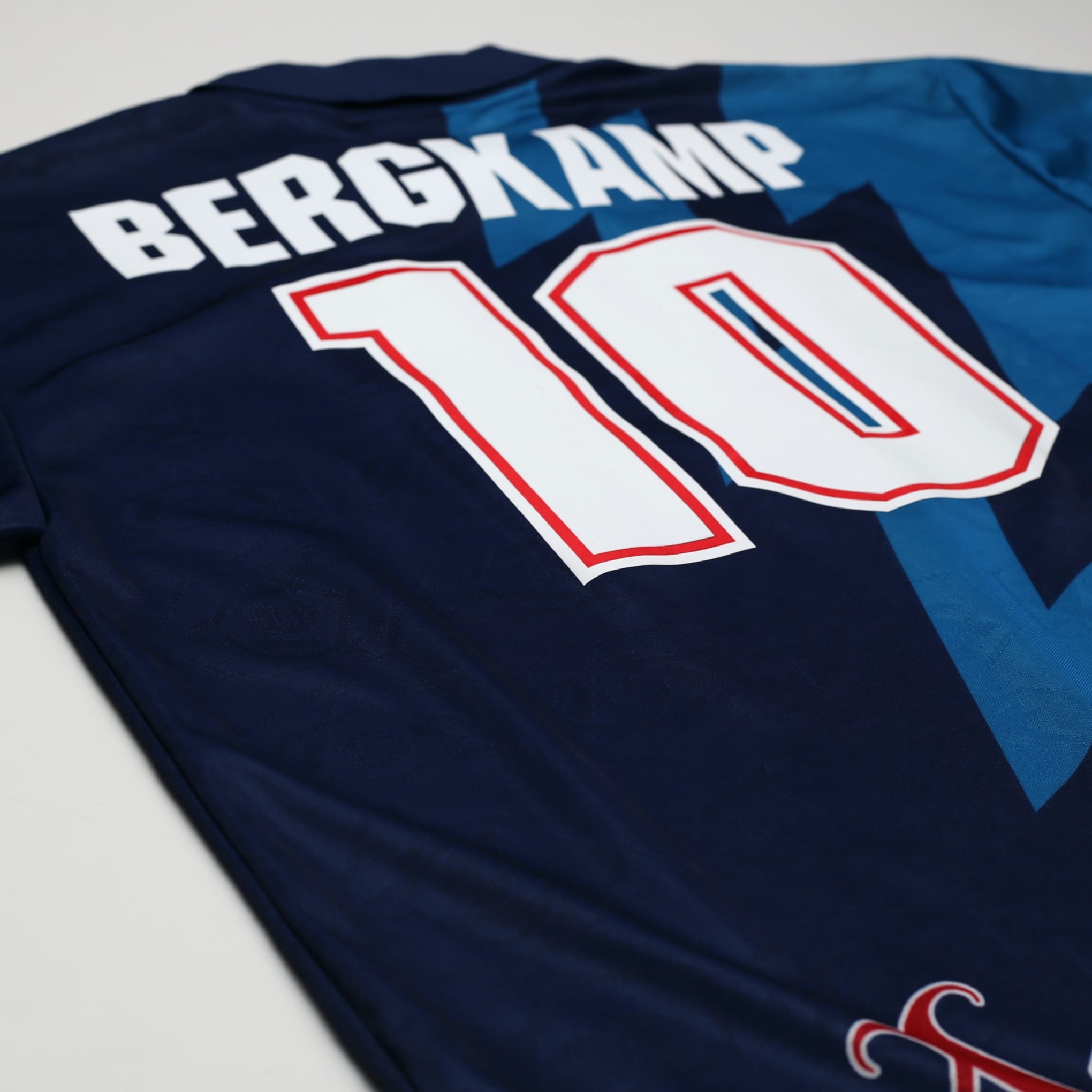 1995/96 Bergkamp #10 Arsenal Vintage Nike Away Football Shirt (XL)