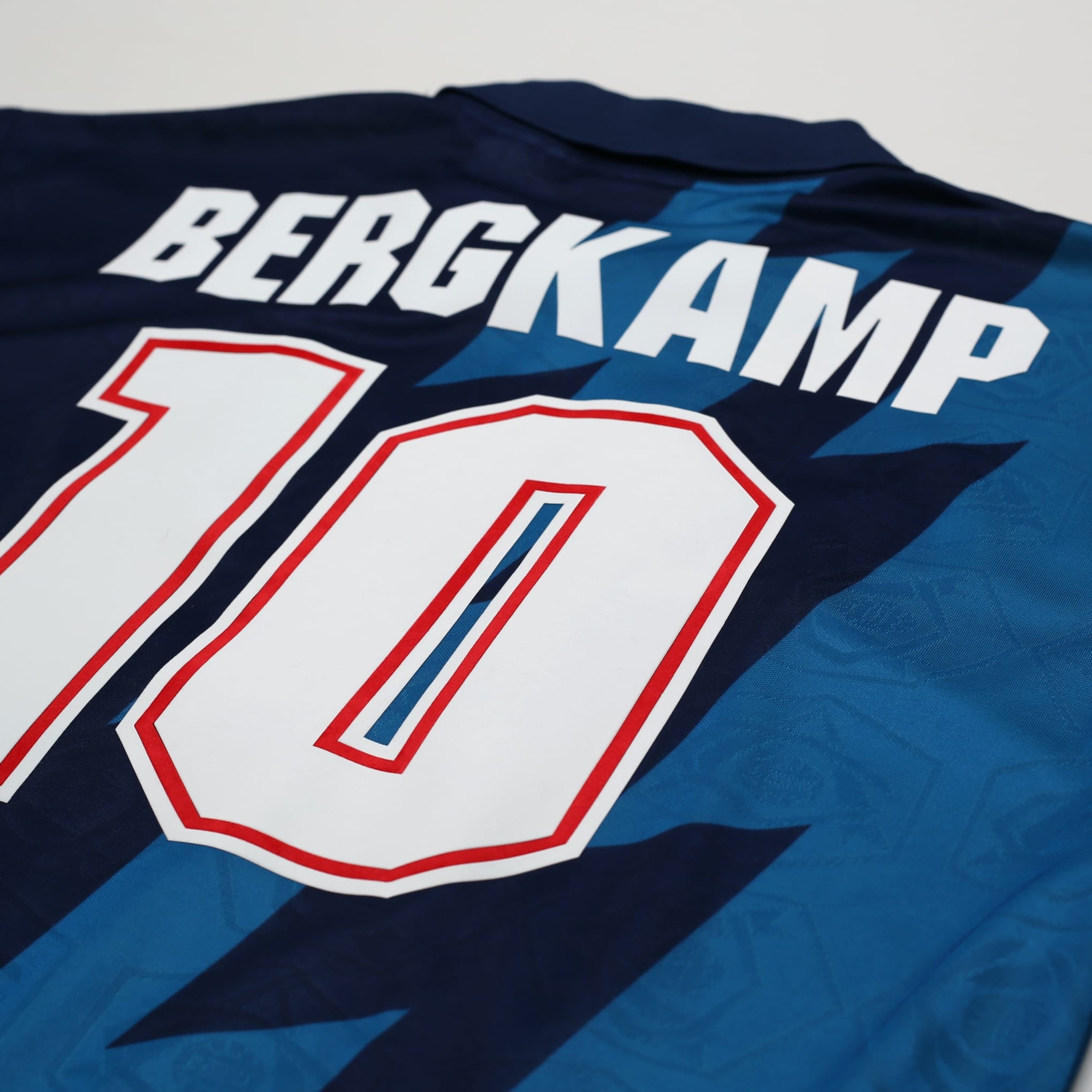 1995/96 Bergkamp #10 Arsenal Vintage Nike Away Football Shirt (XL)